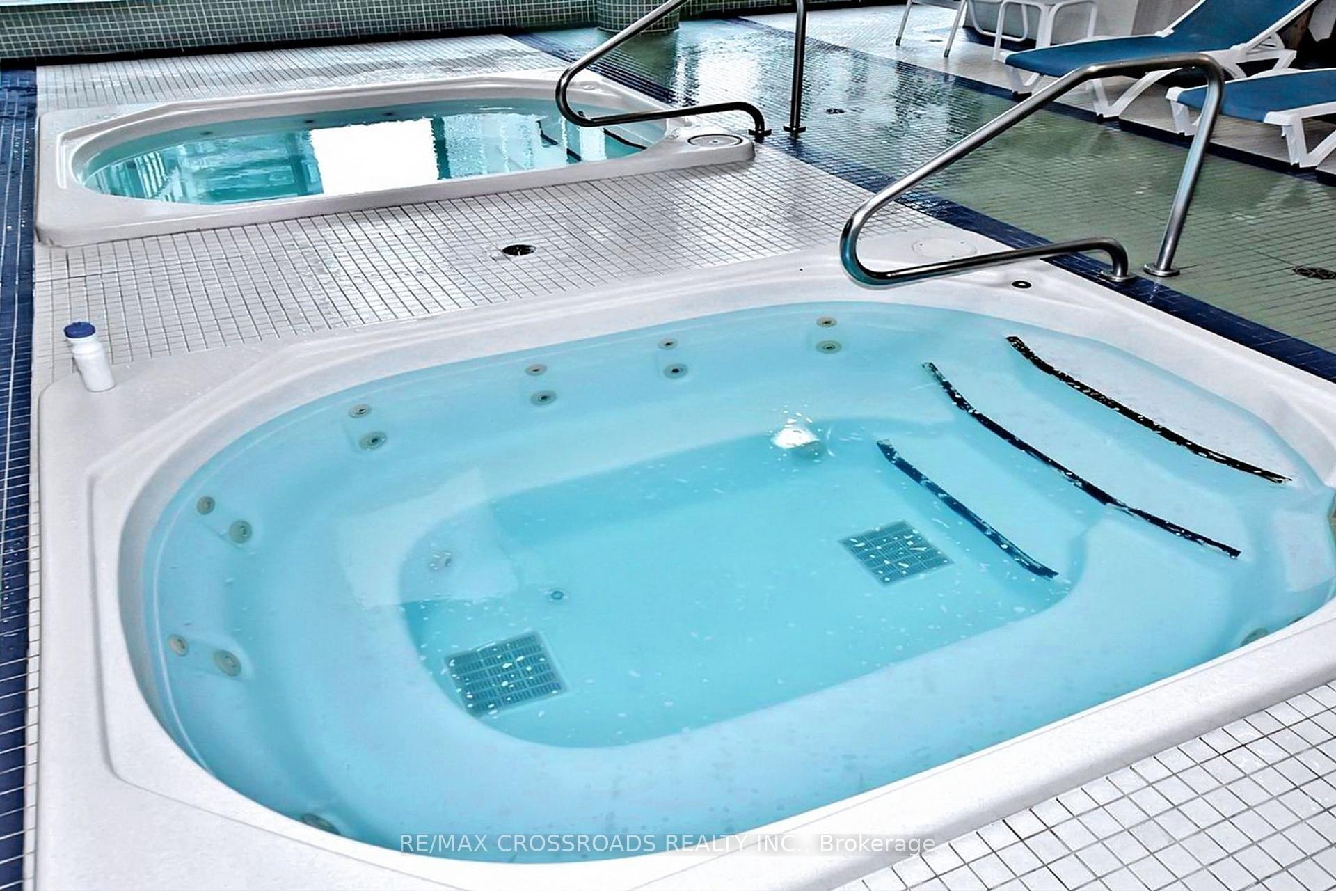 2 Bedrooms Condo at 33 Bay, Toronto For sale