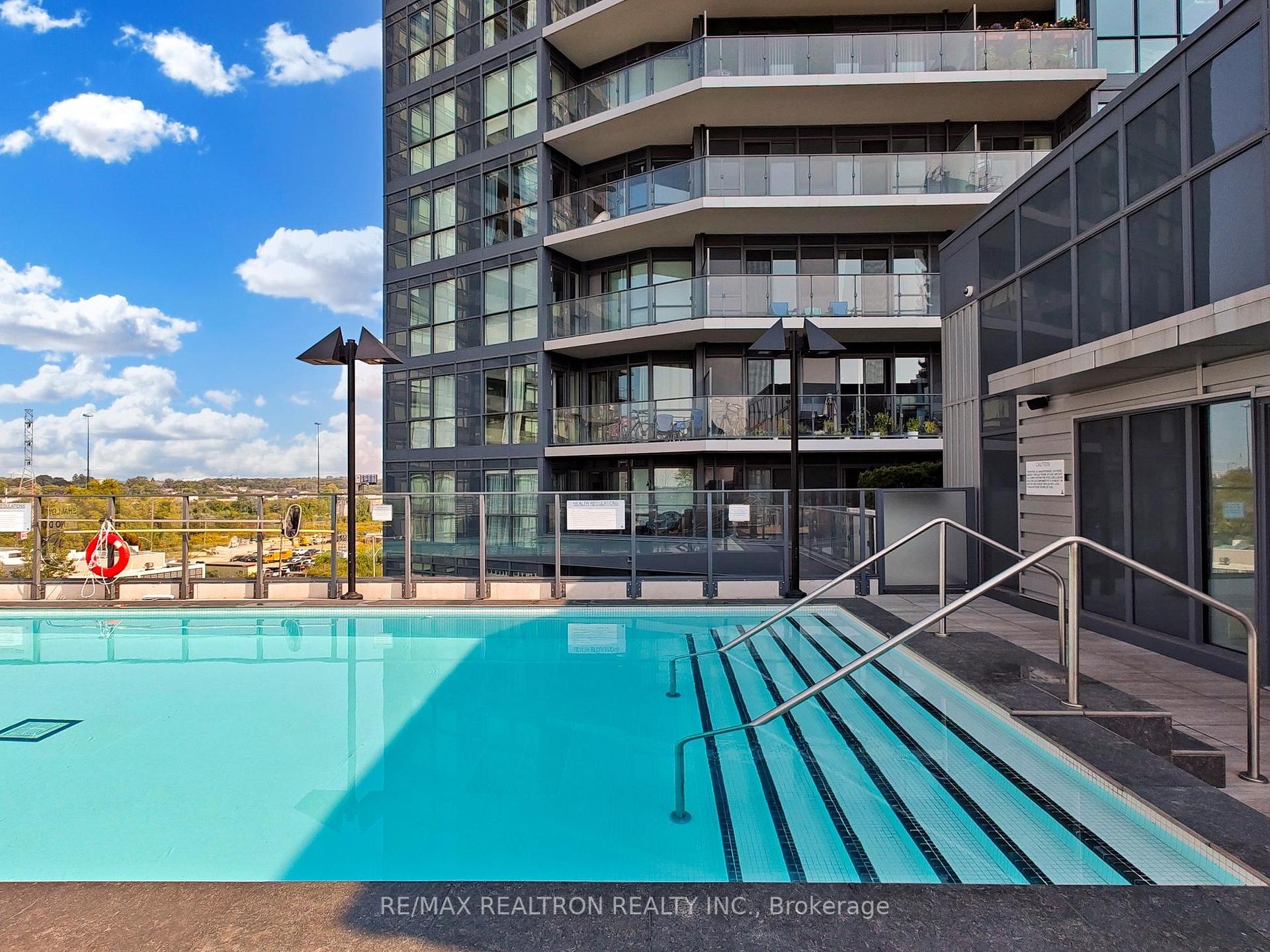 3 Bedrooms Condo at 10 Park Lawn, Toronto For sale