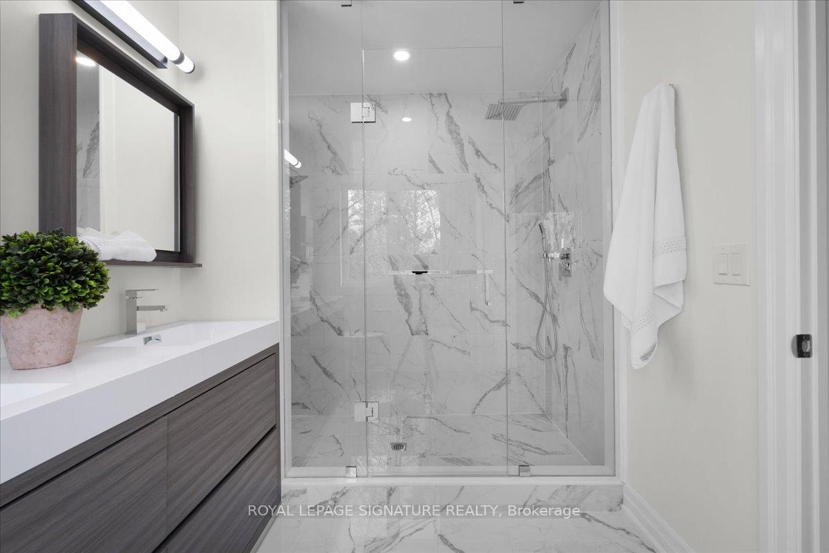 3 Bedrooms Condo at 2154 Walkers,  Burlington For sale