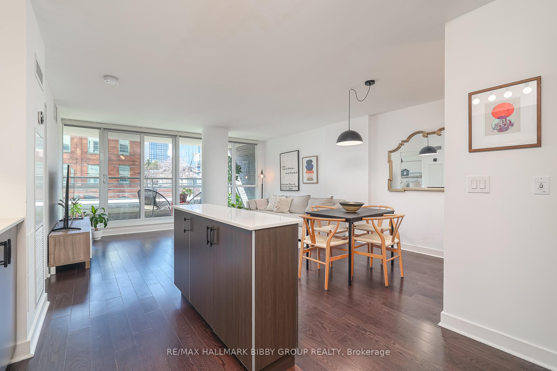 2 Bedrooms Condo at 320 Richmond, Toronto For sale