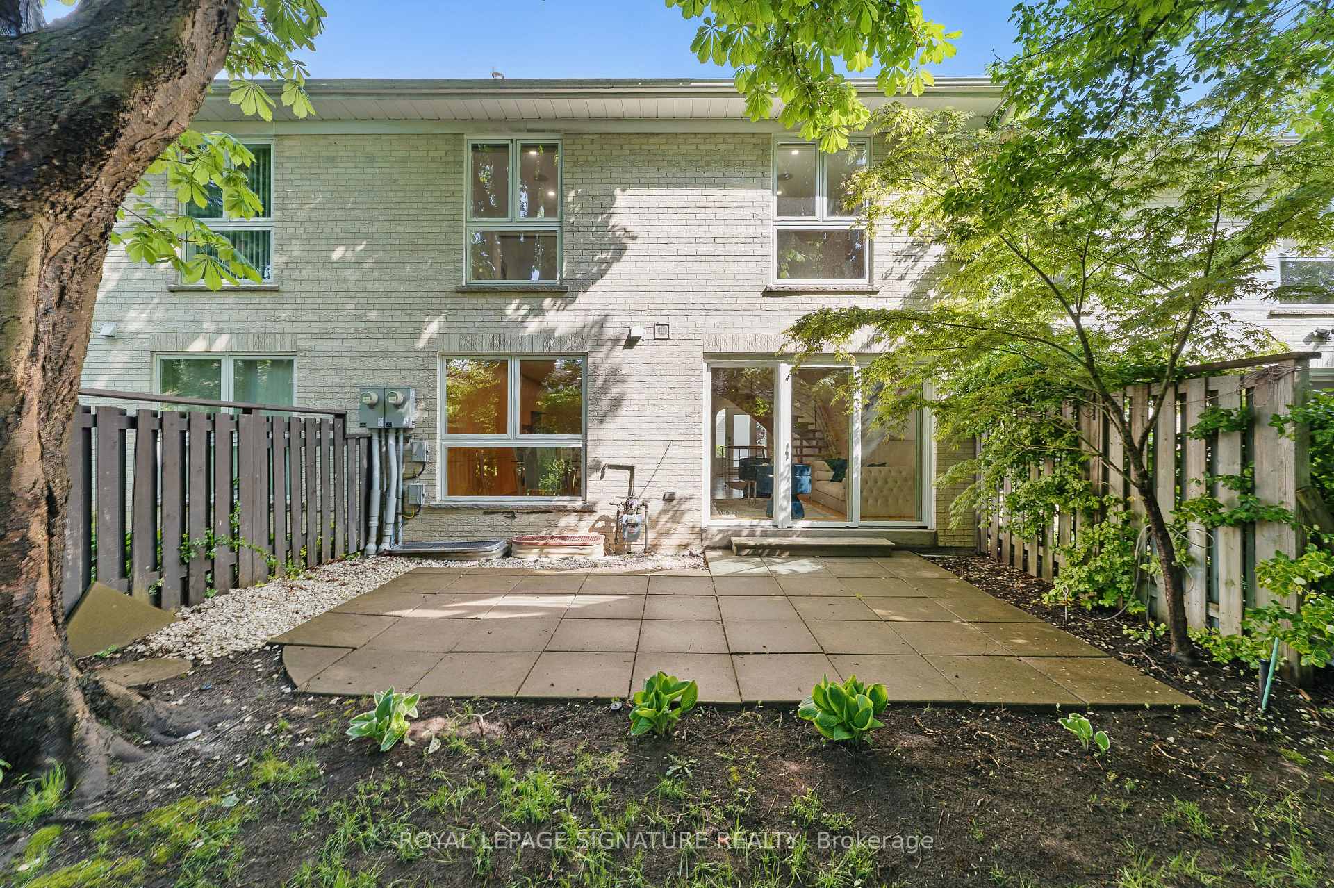 4 Bedrooms Condo at 96 Crimson Mill, Toronto For sale