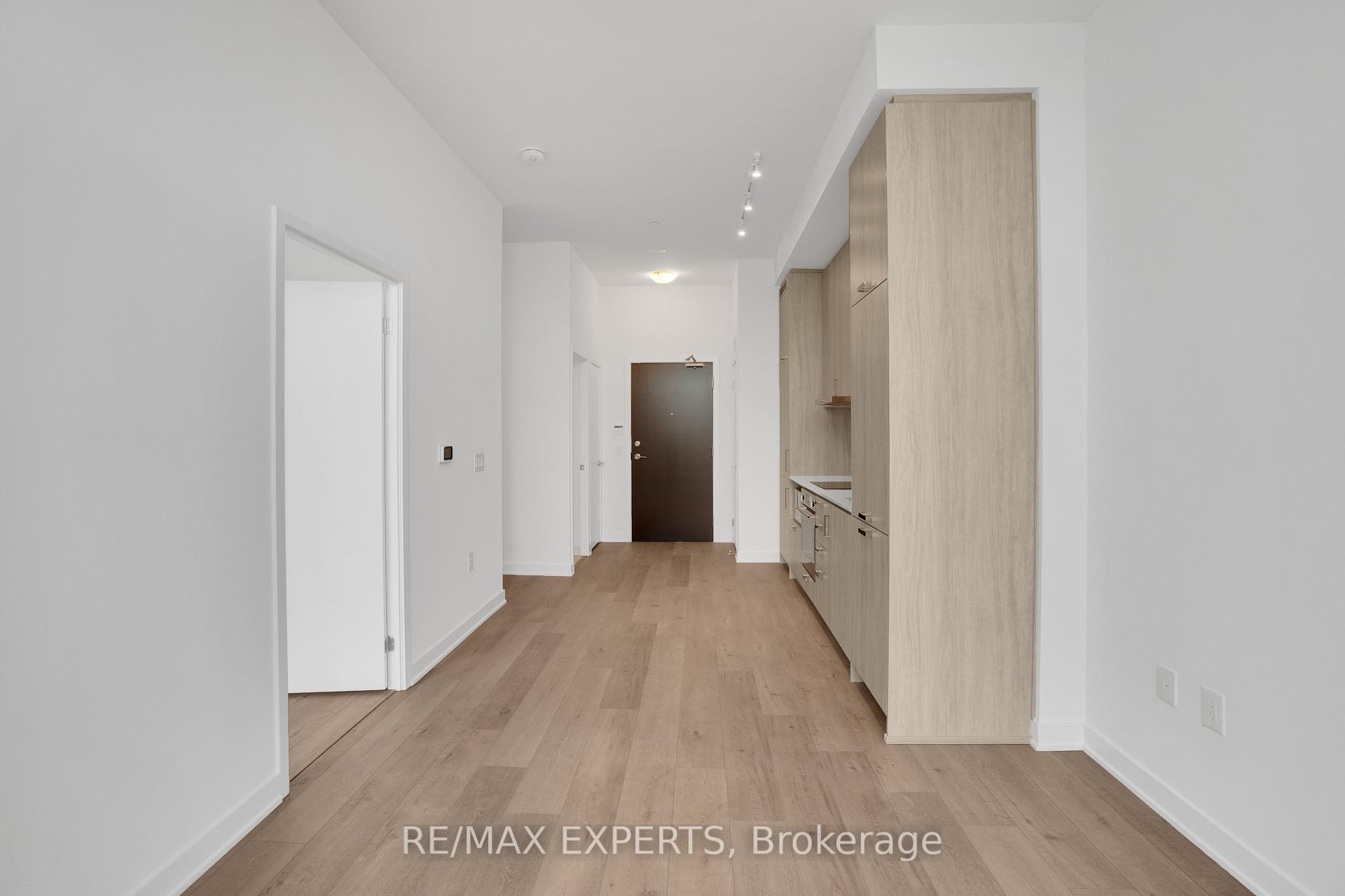 2 Bedrooms Condo at 60 Honeycrisp,  Vaughan For sale
