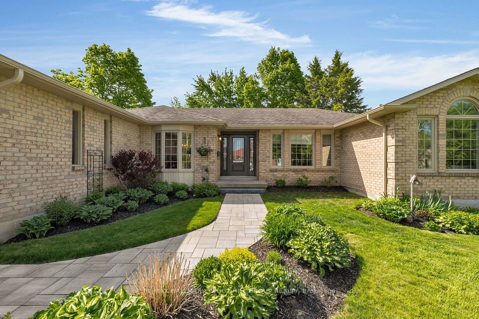 2235 Meadowland Street, Innisfil, ON L0L 1K0