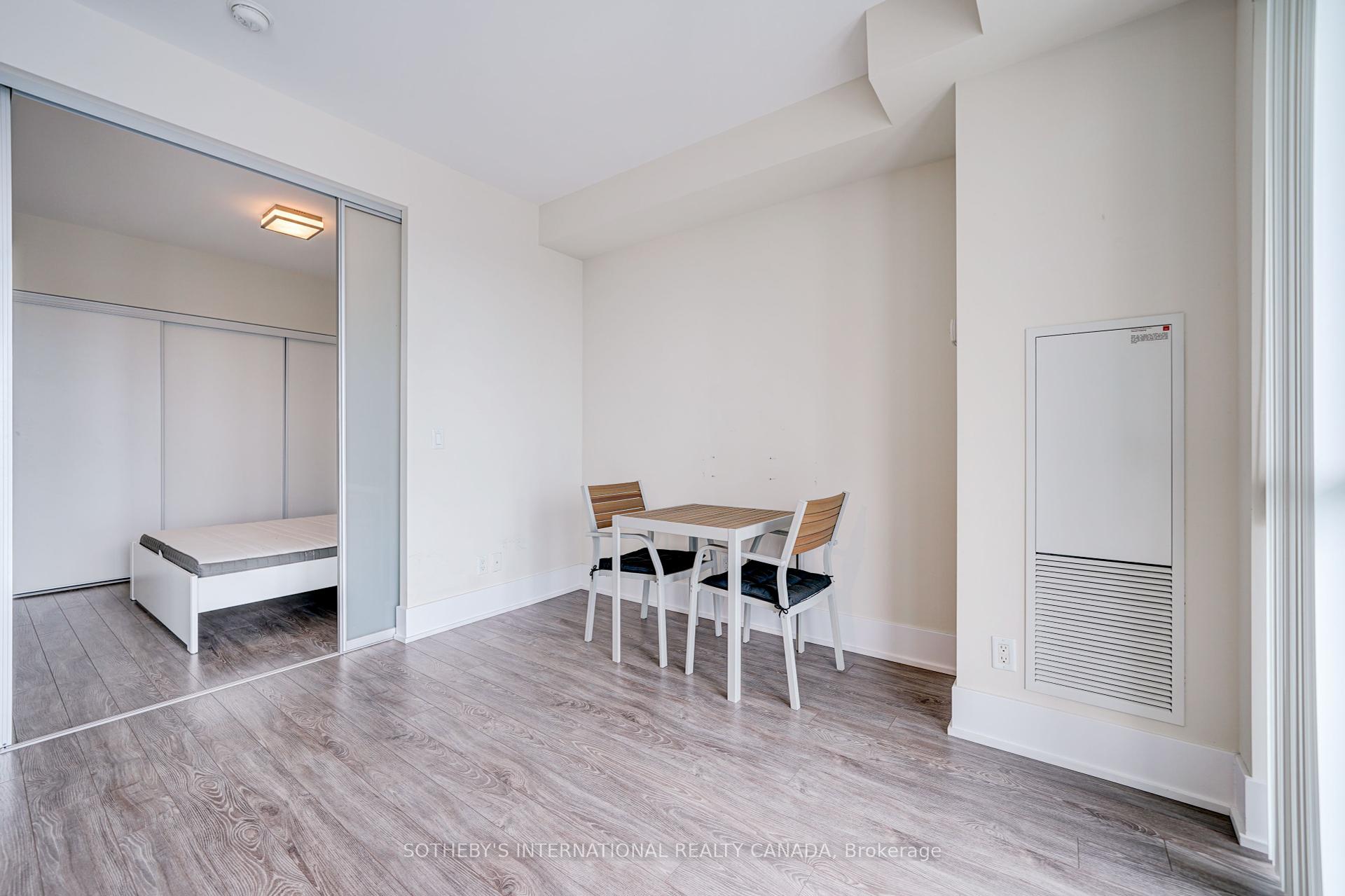 2 Bedrooms Condo at 300 Front, Toronto For sale