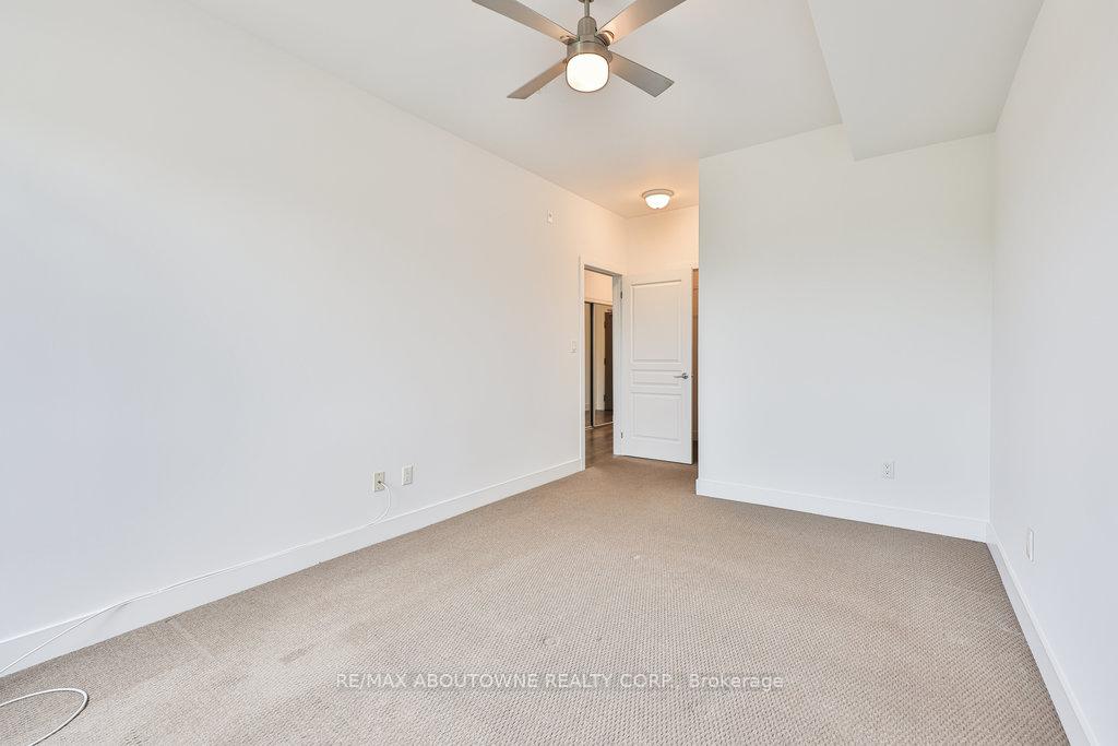 2 Bedrooms Condo at 128 Garden, Oakville For sale