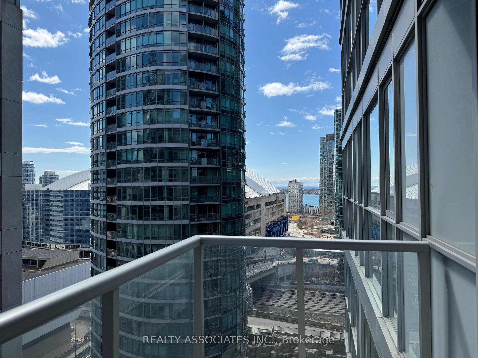 1 Bedroom Condo at 352 Front, Toronto For sale