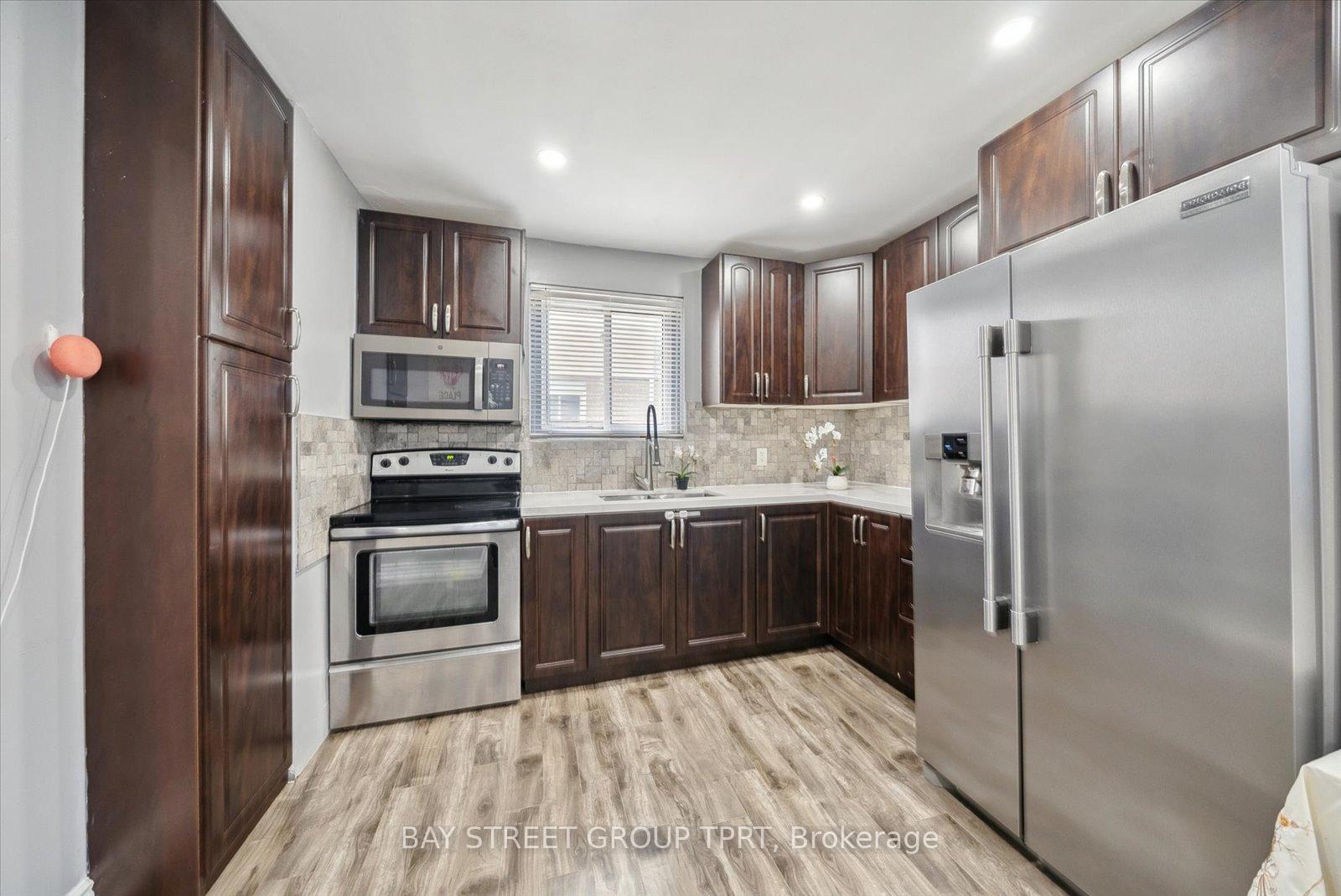 4 Bedrooms Condo at 16 Bur Oak, Toronto For sale