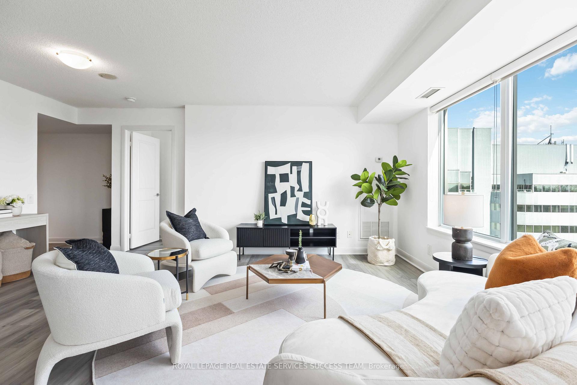 2 Bedrooms Condo at 25 Town Centre,  Toronto For sale
