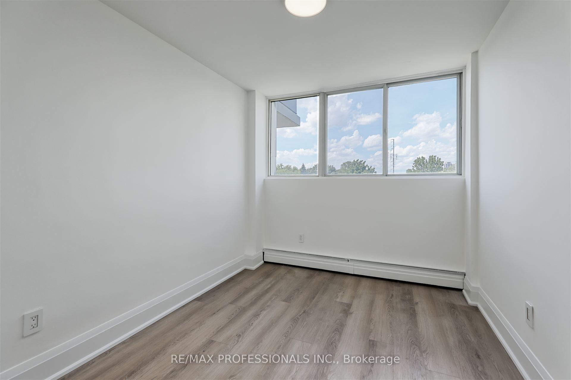 3 Bedrooms Condo at 11 Neilson, Toronto For sale