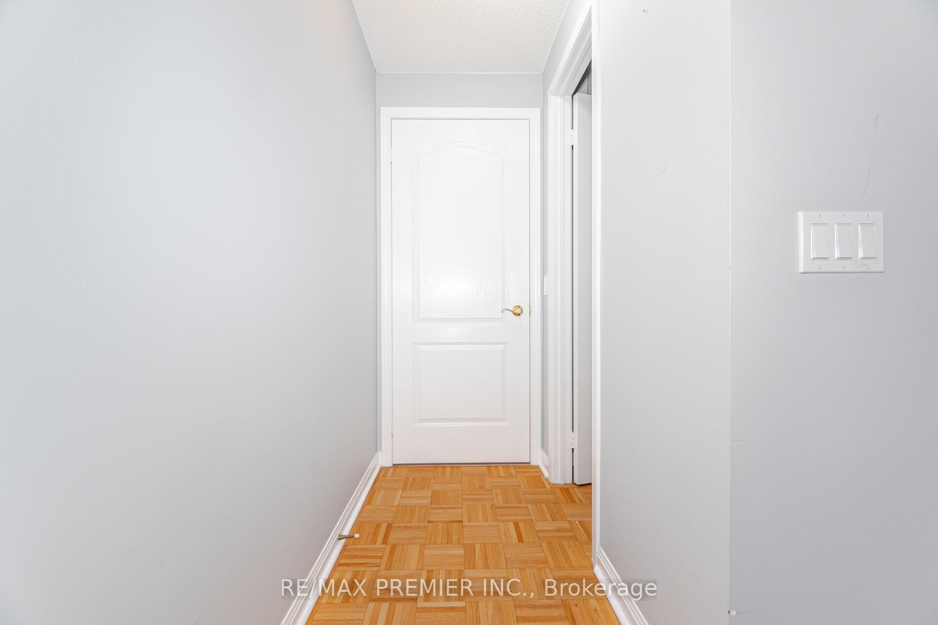 1 Bedroom Condo at 2502 Rutherford,  Vaughan For sale