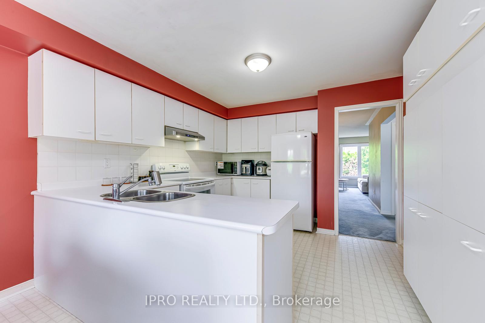 3 Bedrooms Condo at 2051 MERCHANTS, Oakville For sale