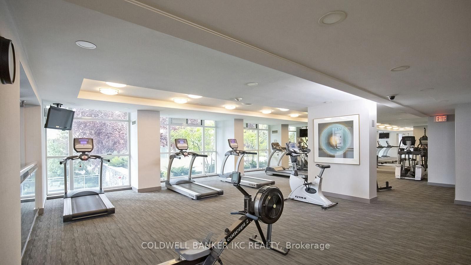 2 Bedrooms Condo at 223 Webb, Mississauga For sale