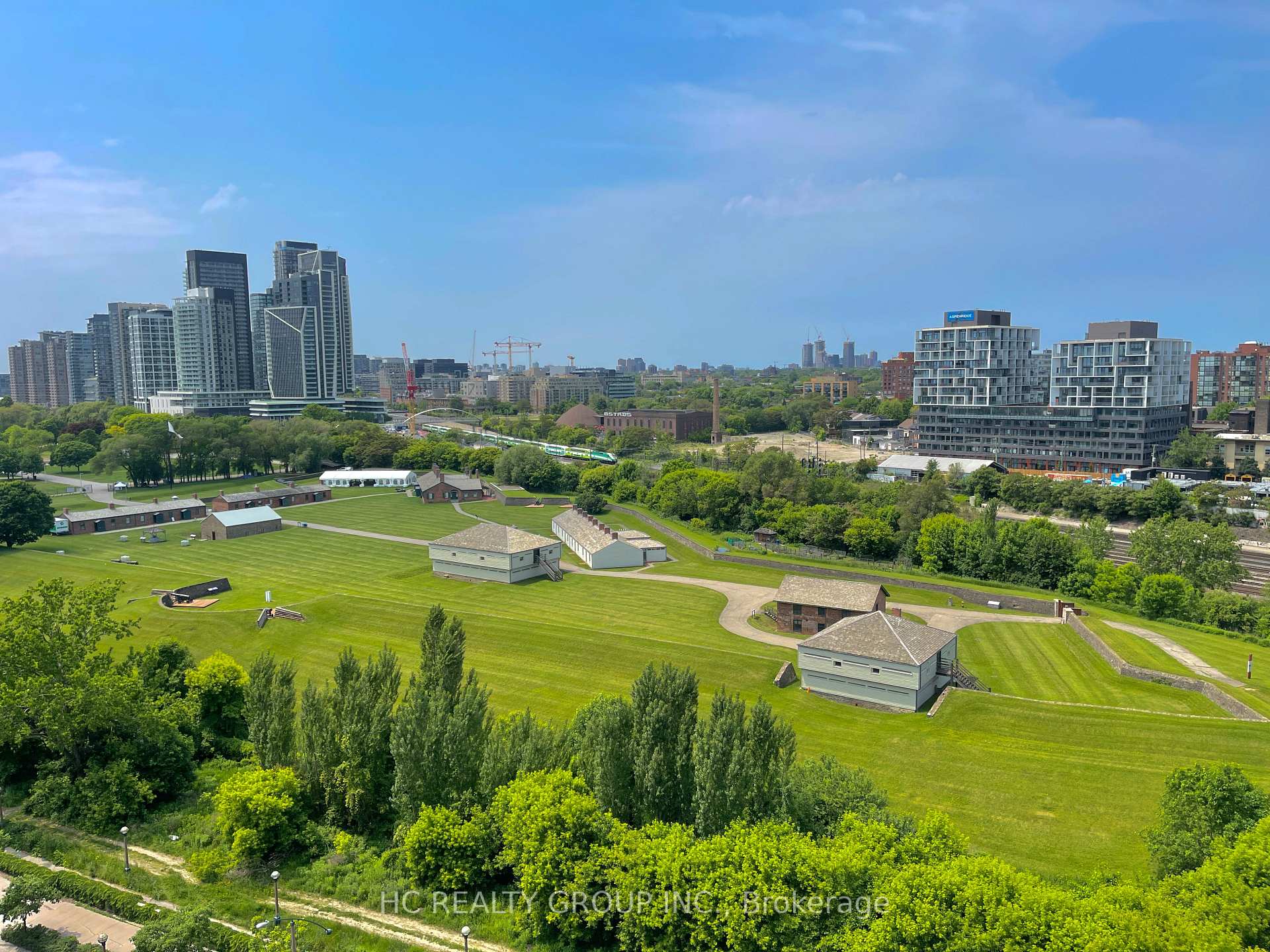 2 Bedrooms Condo at 169 Fort York, Toronto For sale