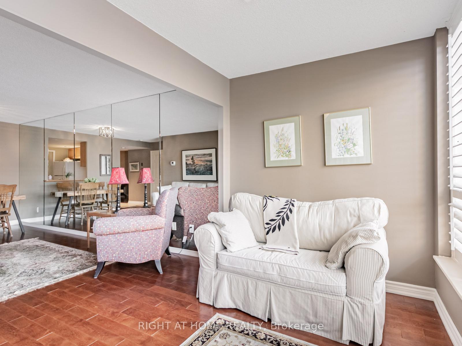 2 Bedrooms Condo at 225 Davenport, Toronto For sale