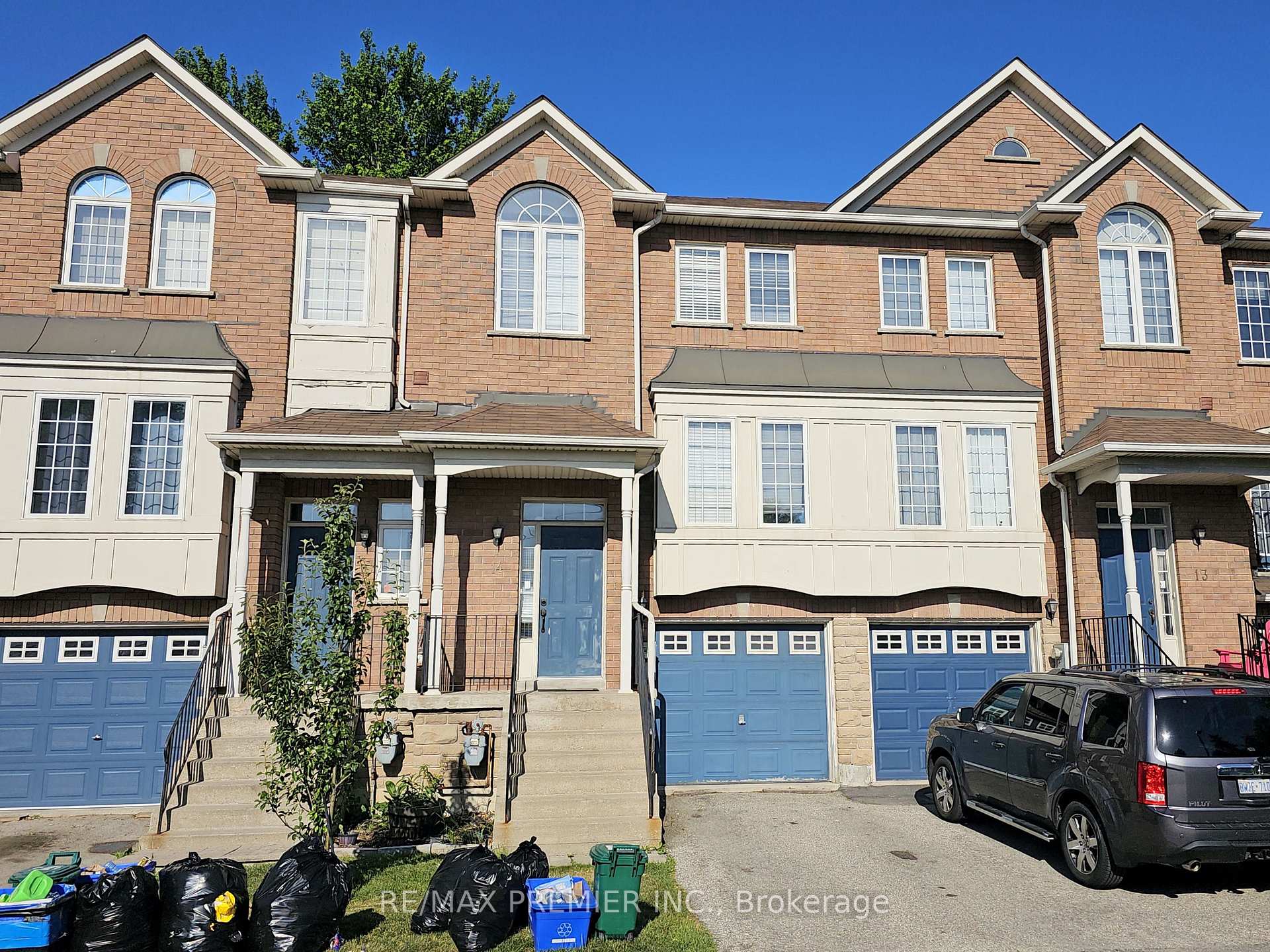 3 Bedrooms Condo at 19 Foxchase, Vaughan For sale