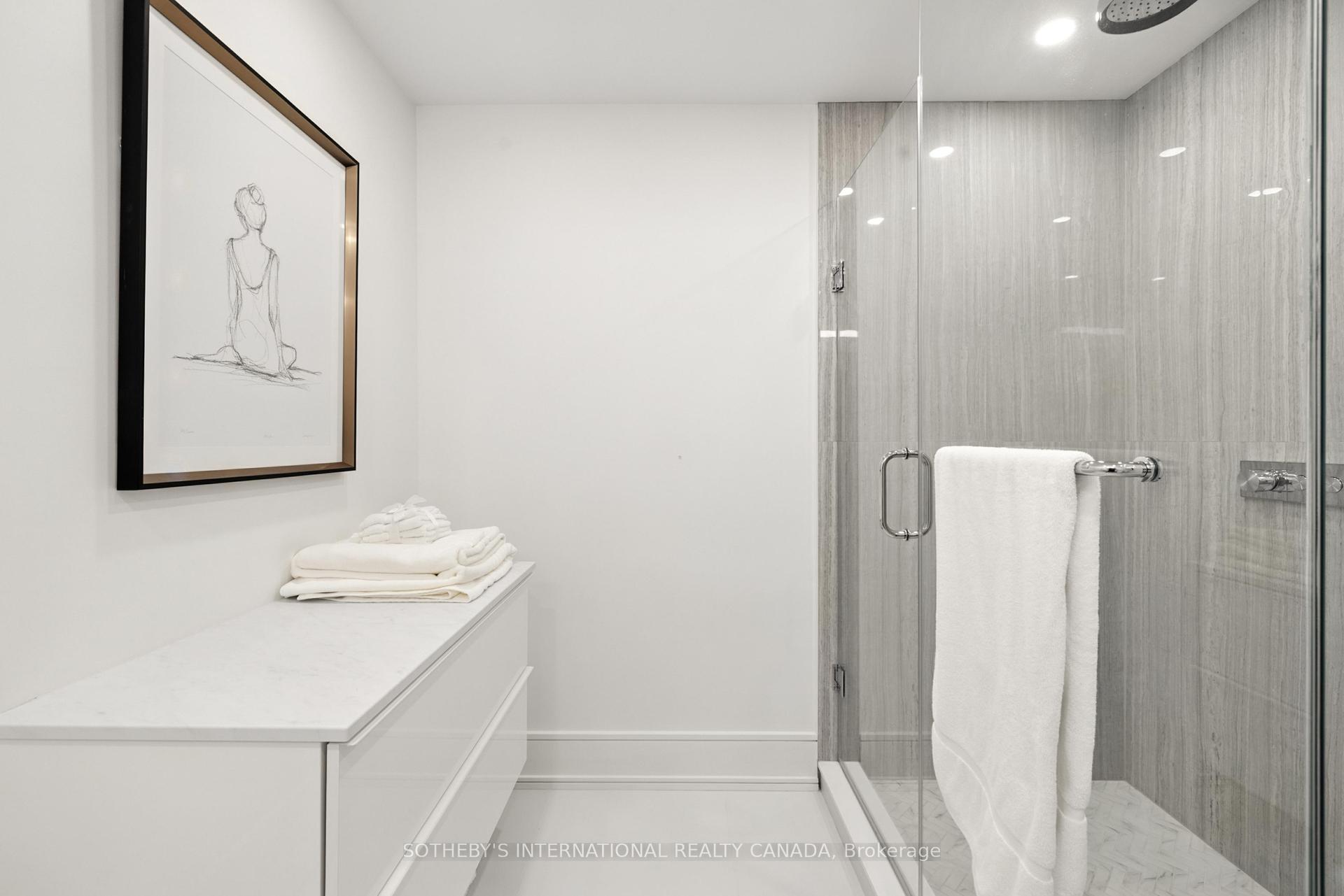 2 Bedrooms Condo at 10 Bellair, Toronto For sale