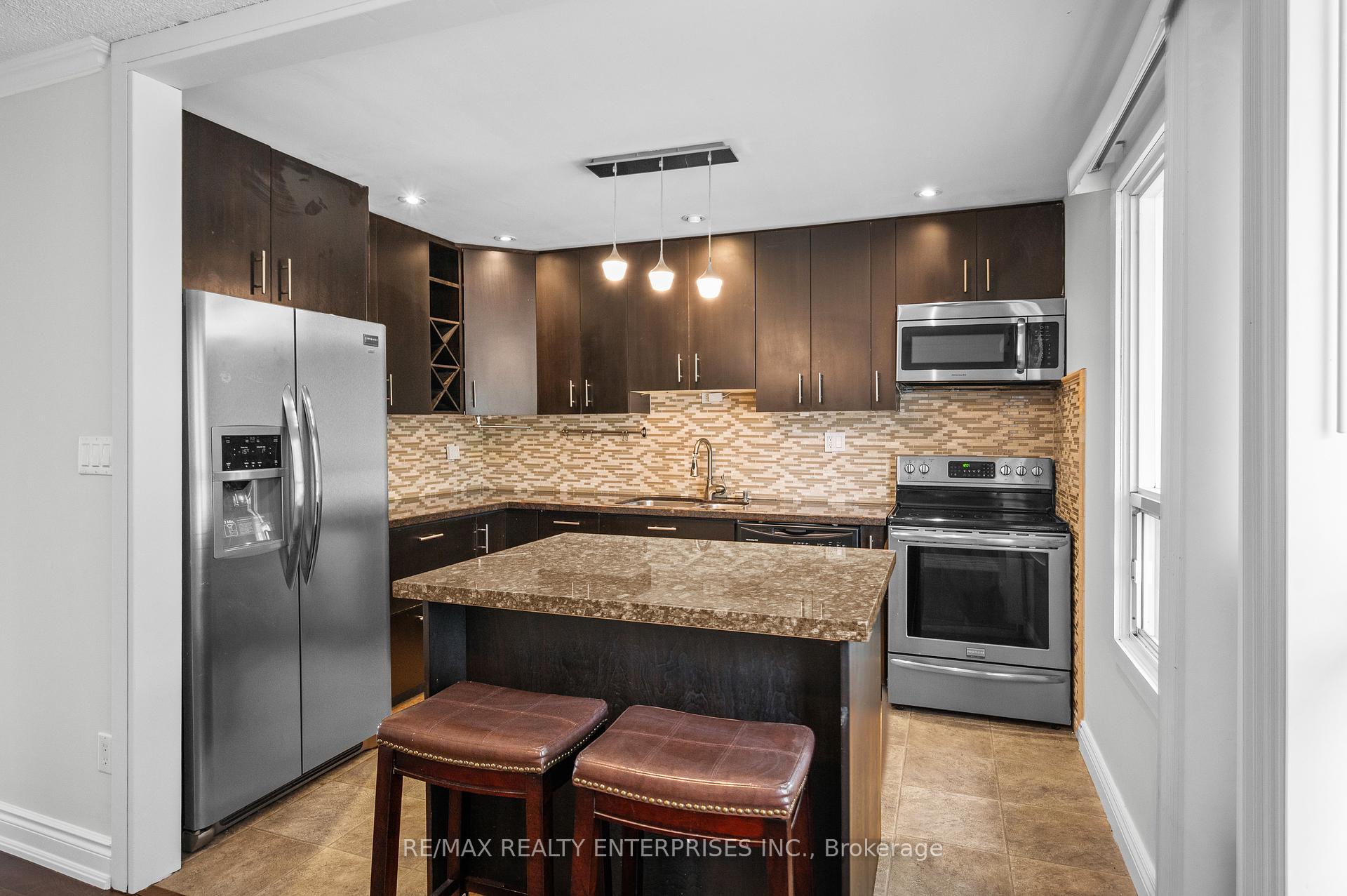 4 Bedrooms Condo at 6540 Falconer, Mississauga For sale