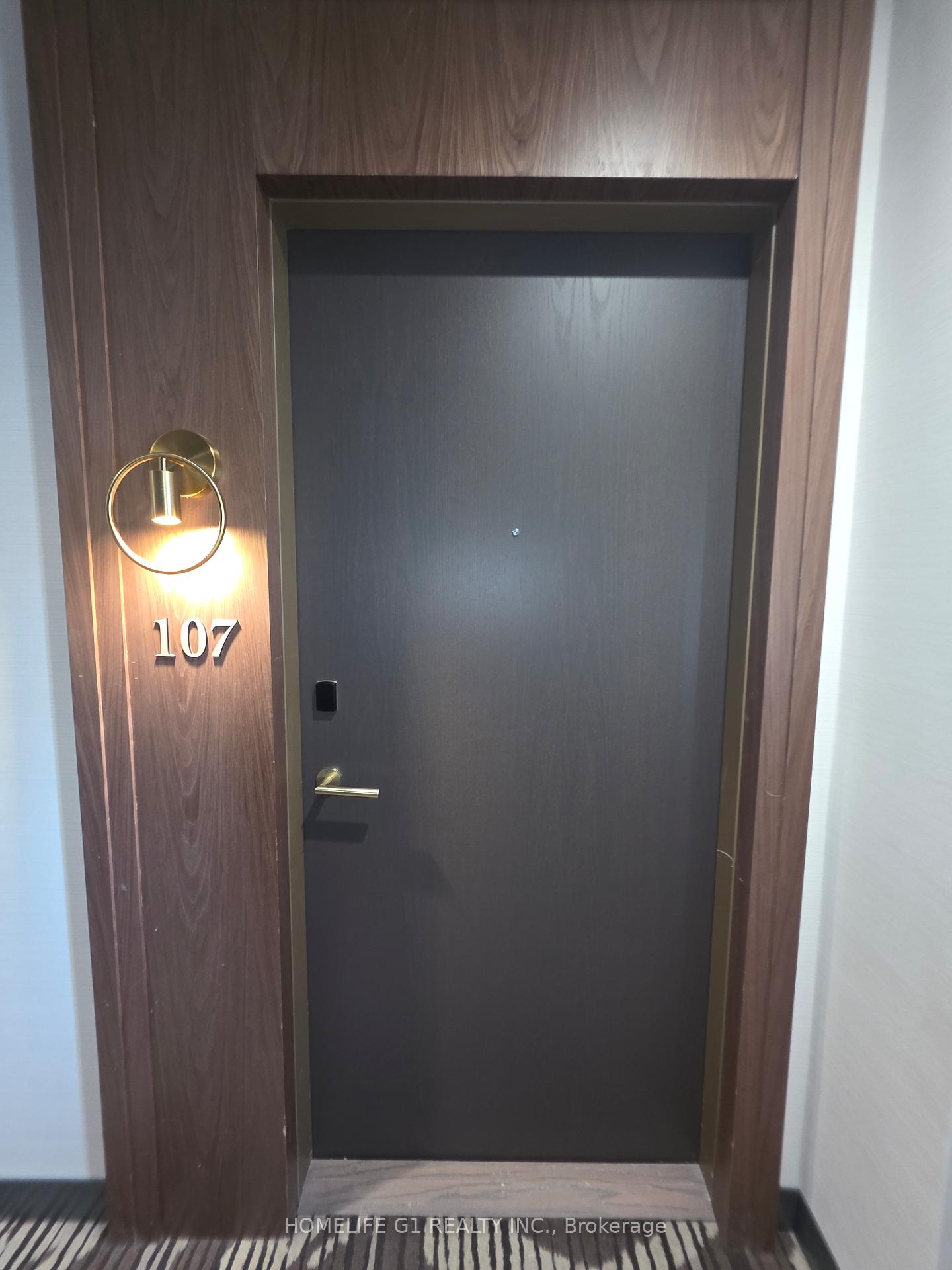3 Bedrooms Condo at 6 Greenbriar, Toronto For sale