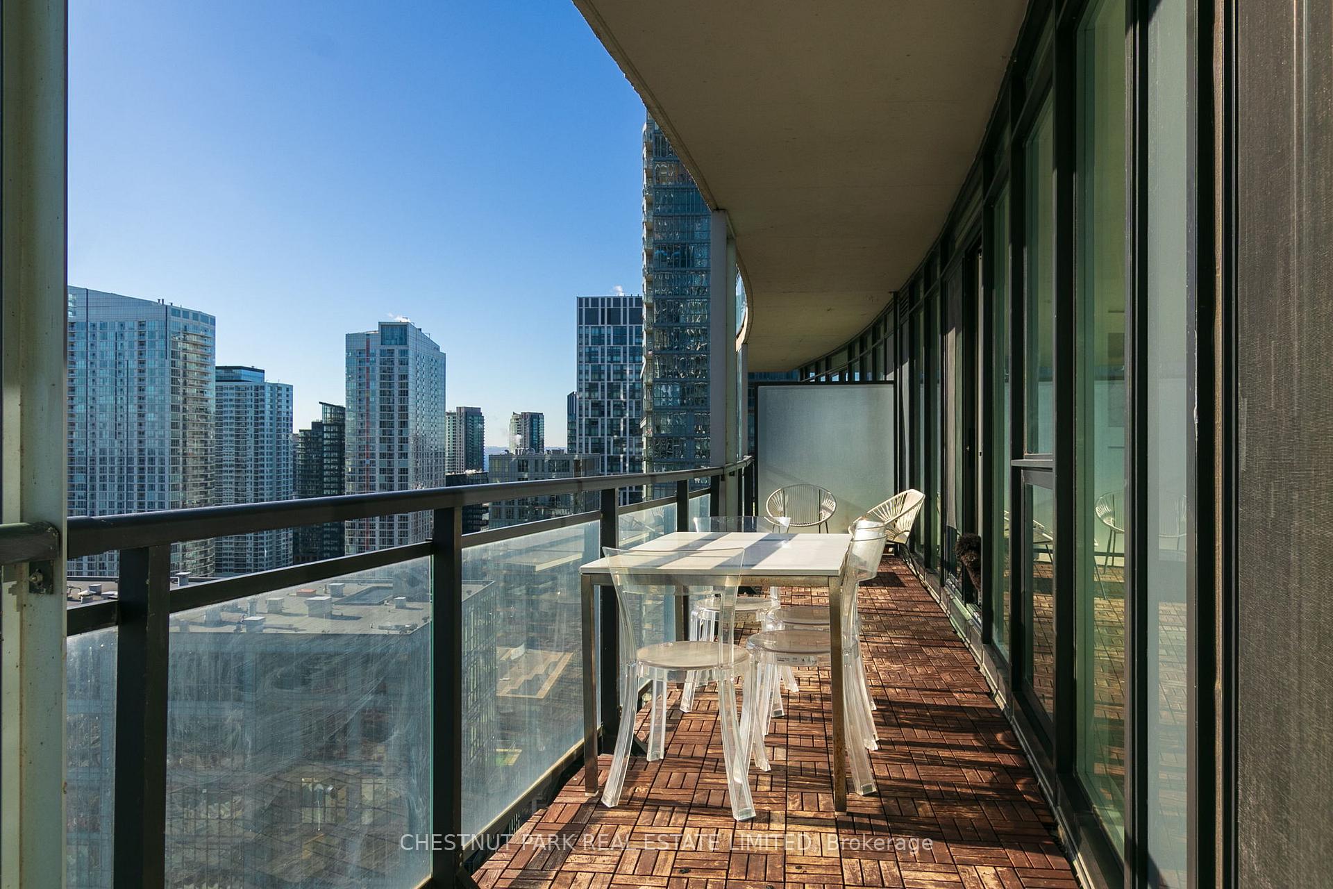 3 Bedrooms Condo at 25 Capreol, Toronto For sale