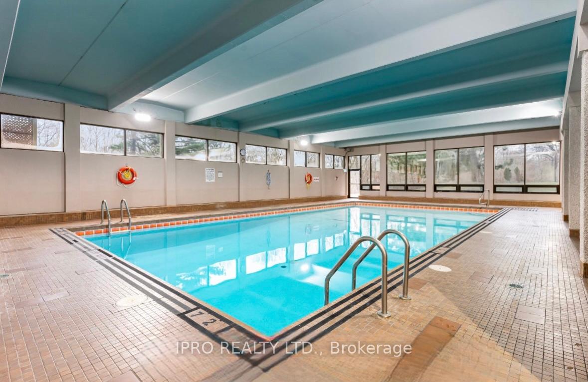 3 Bedrooms Condo at 11 Wincott,  Toronto For sale