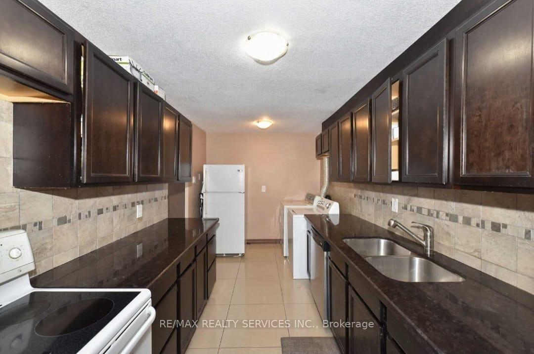 2 Bedrooms Condo at 270 PALMDALE,  Toronto For sale