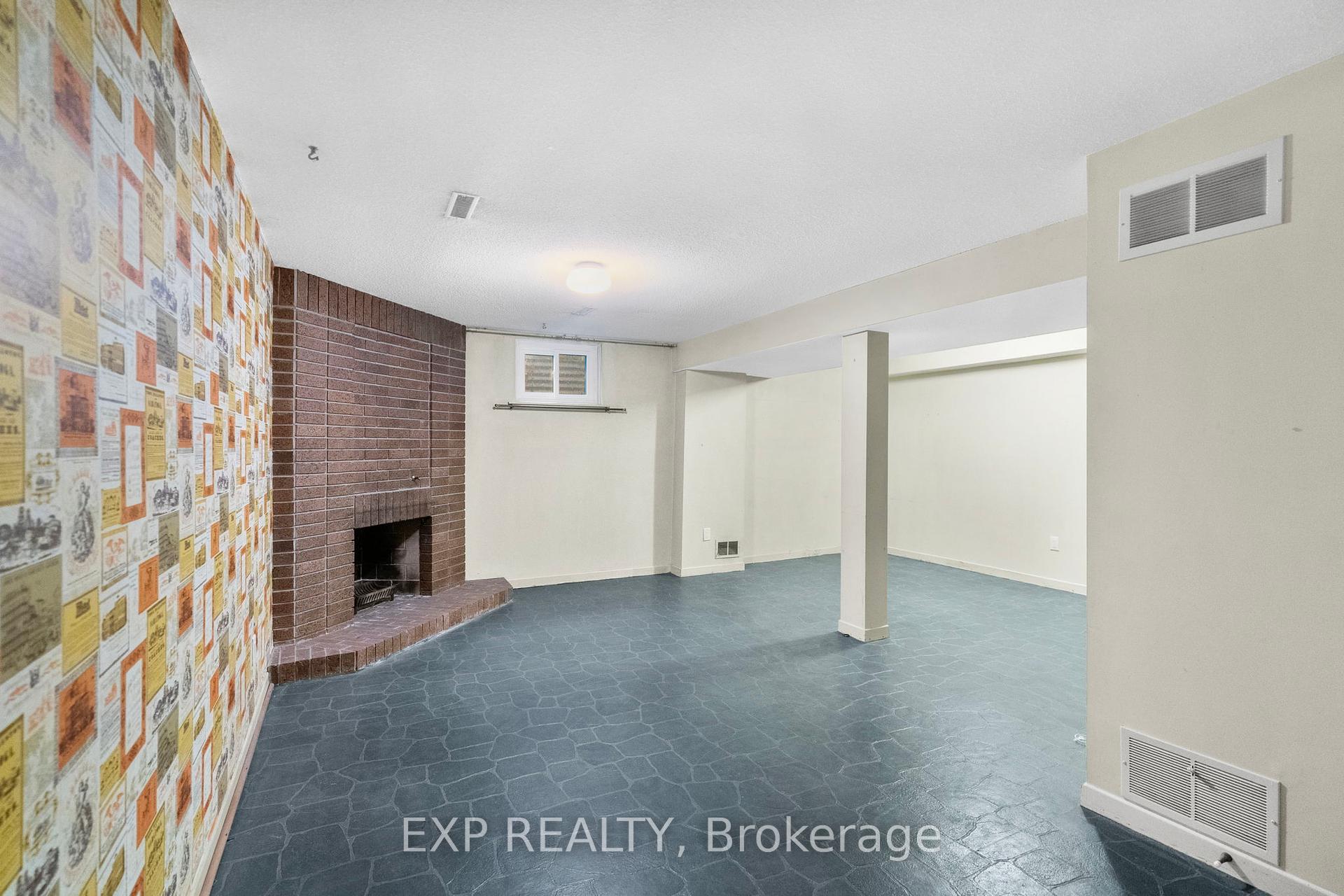 3 Bedrooms Condo at 108 Flaming Rose, Toronto For sale