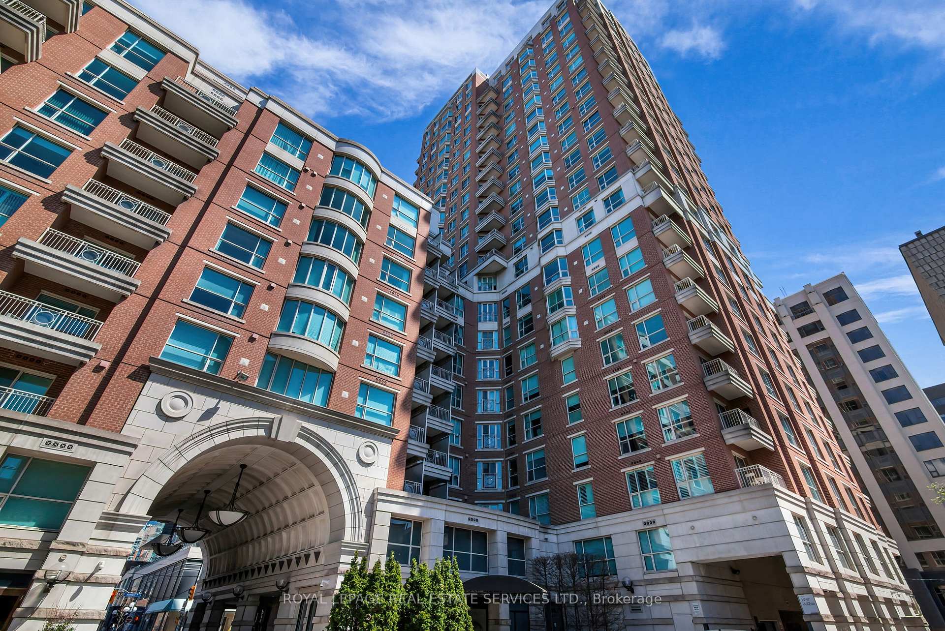 2 Bedrooms Condo at 38 Avenue, Toronto For sale