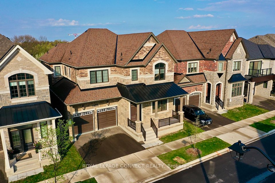 1428 Ford Strathy