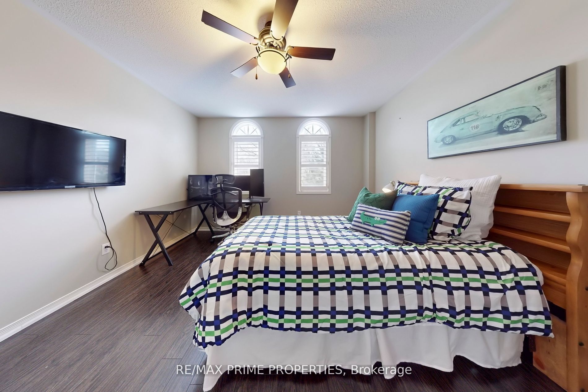 32 KENNETT Drive