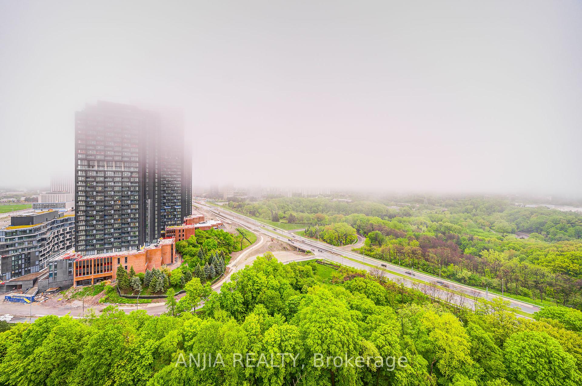 2 Bedrooms Condo at 30 Inn On The Park, Toronto For sale
