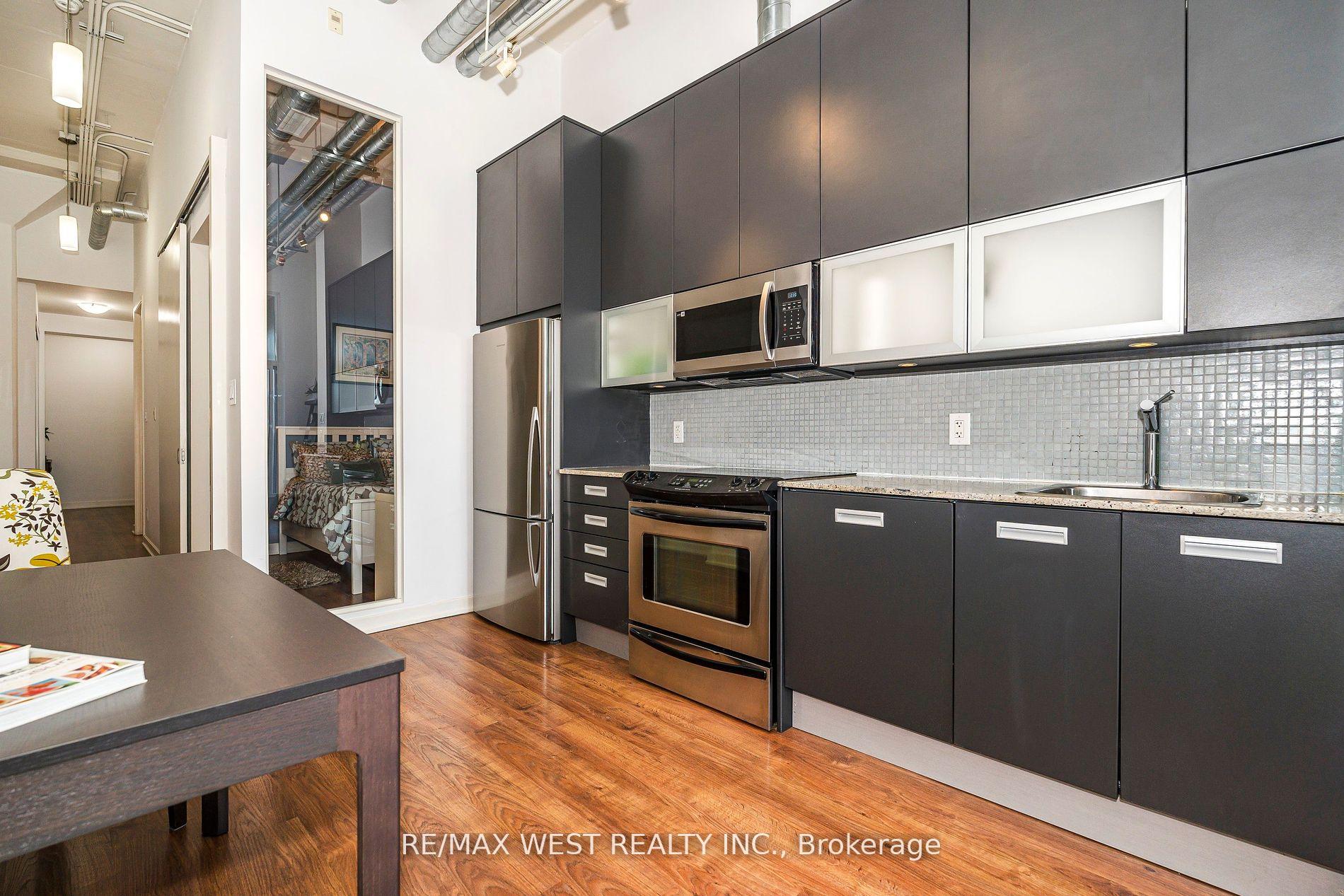 2 Bedrooms Condo at 380 Macpherson, Toronto For sale