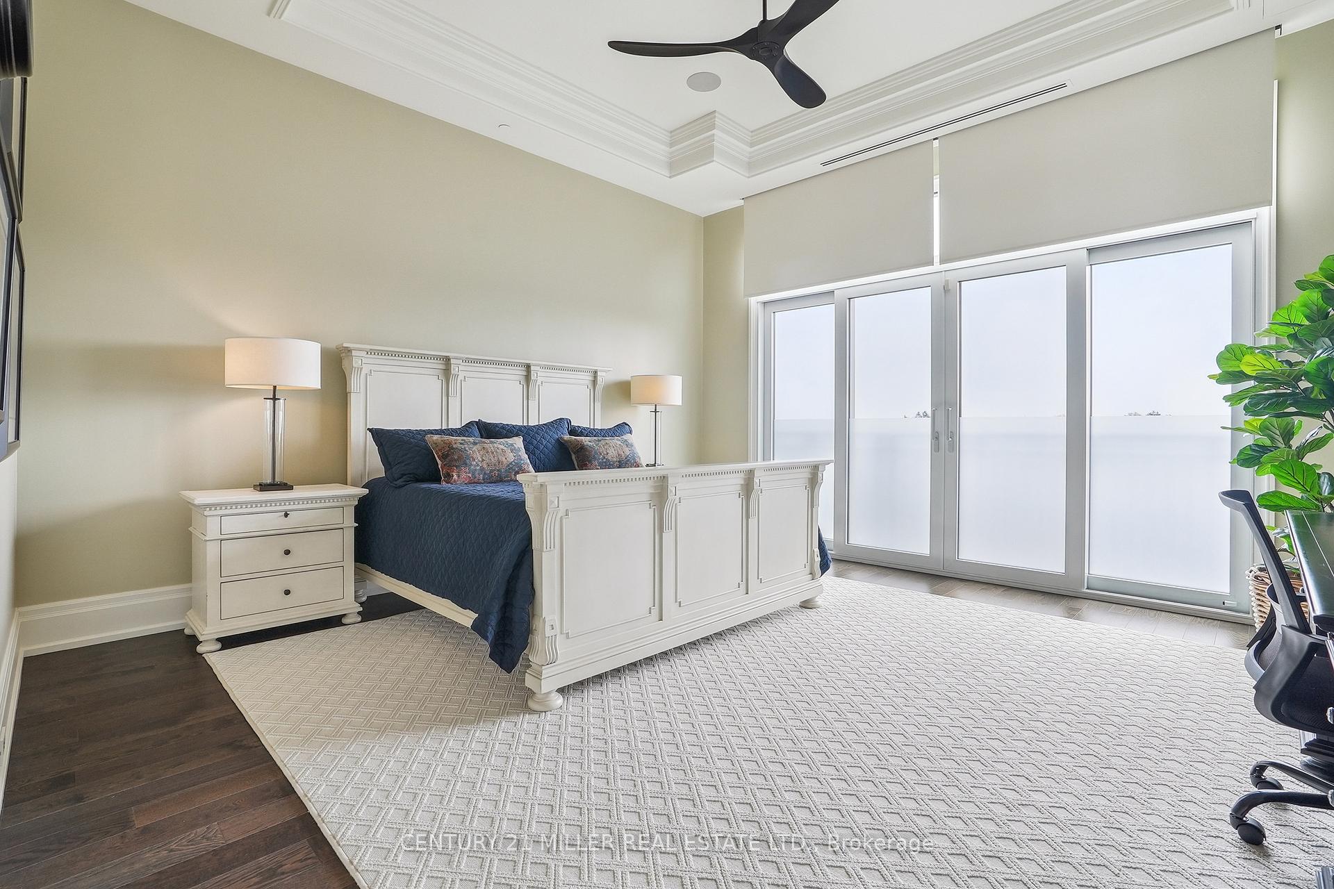 2 Bedrooms Condo at 300 Randall, Oakville For sale