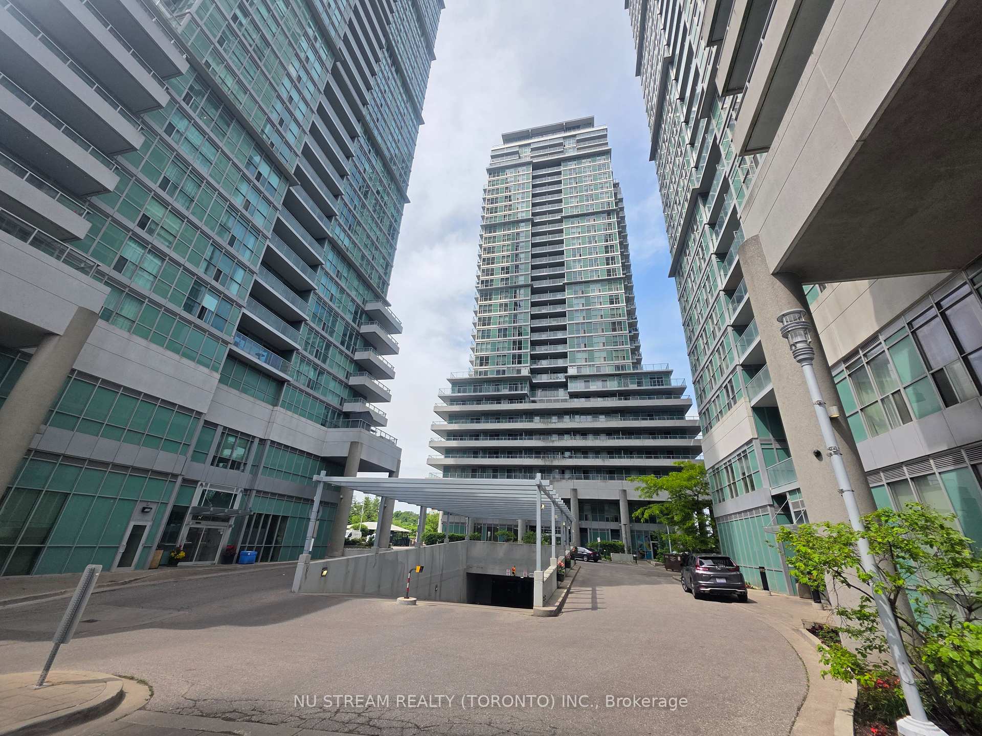 1 Bedroom Condo at 60 Town Centre, Toronto For sale