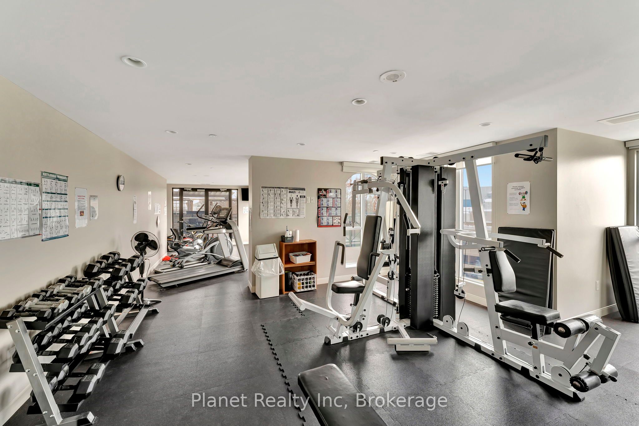 160 Macdonell Street, #906