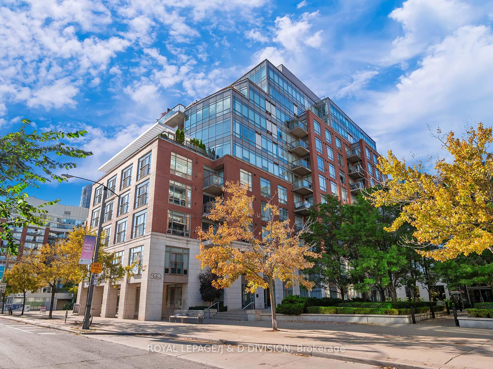 2 Bedrooms Condo at 500 Queens,  Toronto For sale