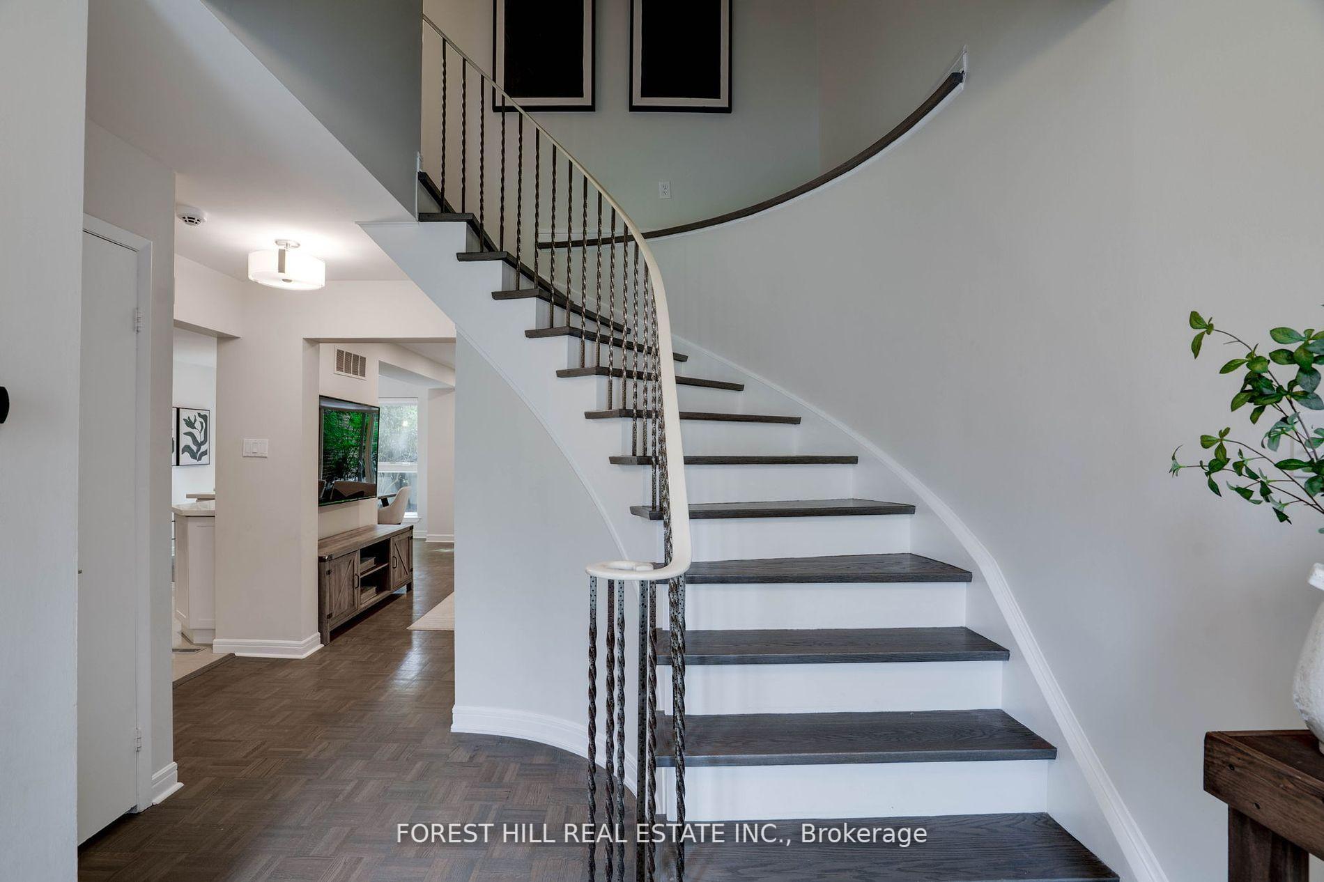4 Bedrooms Condo at 11 Scenic Mill, Toronto For sale
