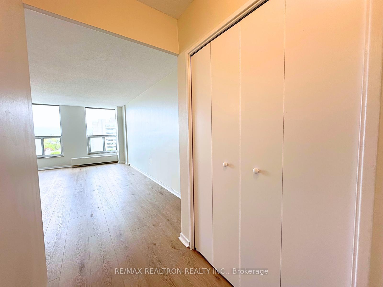 3 Bedrooms Condo at 130 Neptune, Toronto For sale