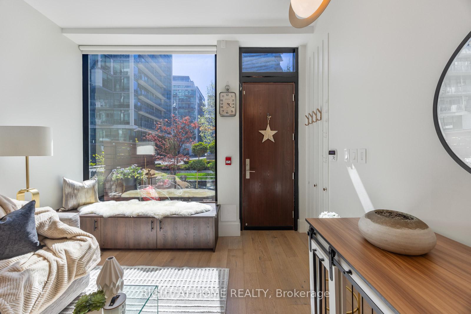 2 Bedrooms Condo at 39 Queens, Toronto For sale