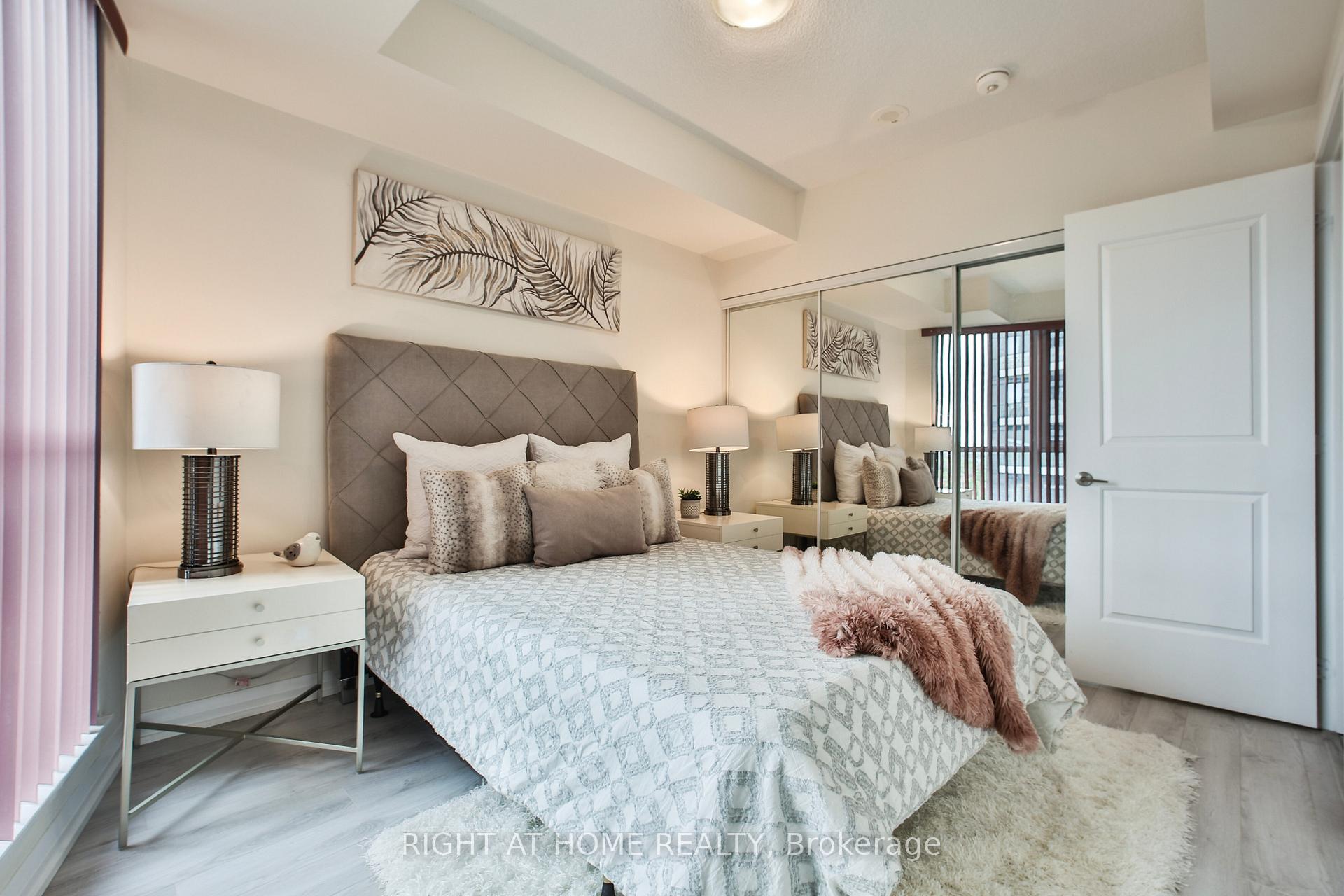 1 Bedroom Condo at 35 WATERGARDEN, Mississauga For sale