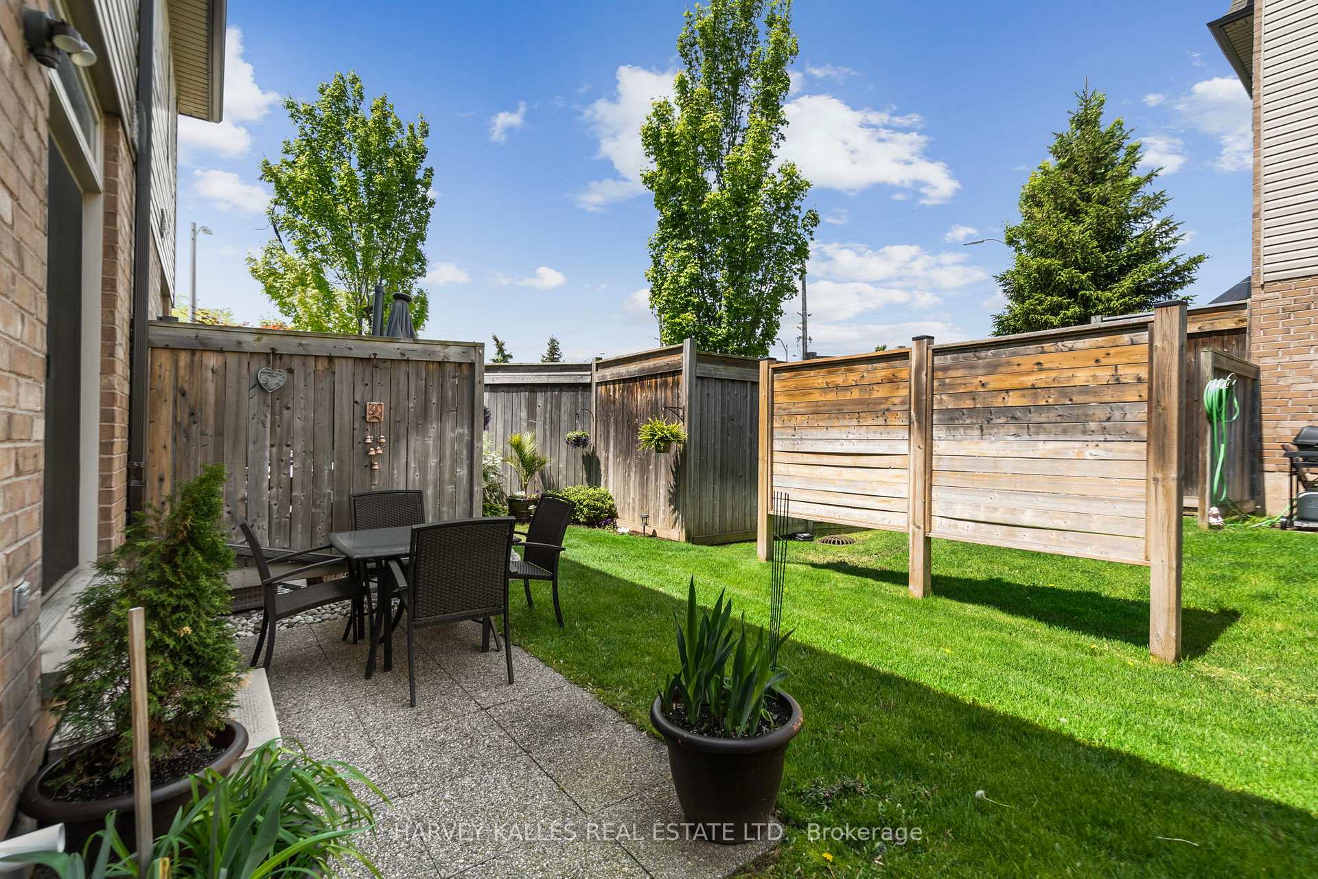 3 Bedrooms Condo at 3003 Glover, Burlington For sale