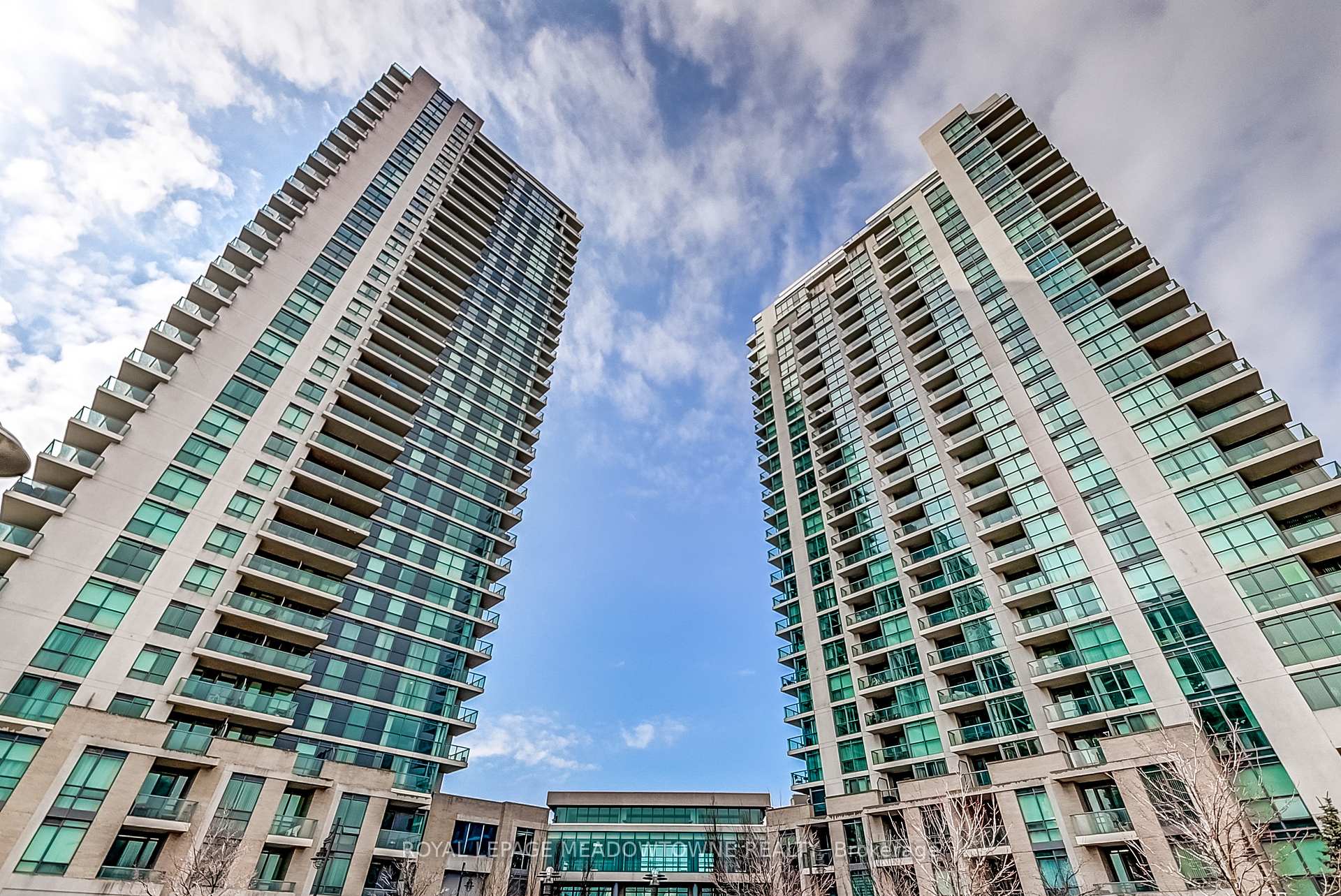 2 Bedrooms Condo at 225 Sherway Gardens, Toronto For sale
