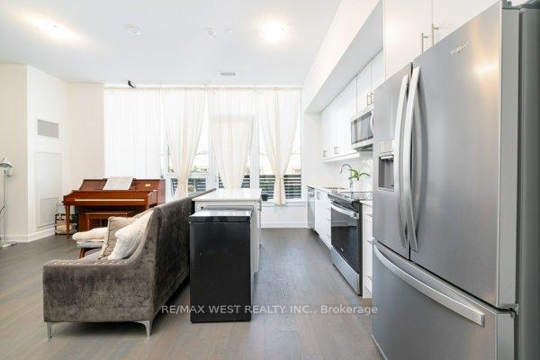 2 Bedrooms Condo at 3220 William Coltson, Oakville For sale