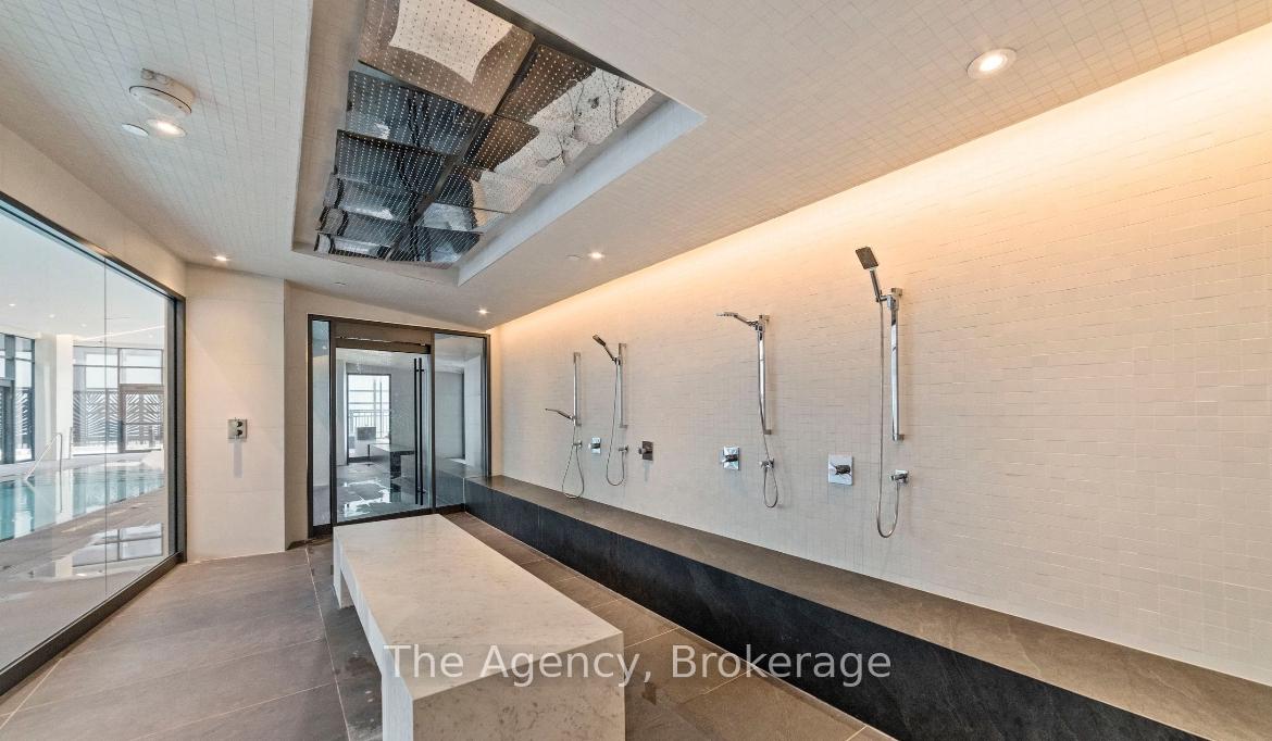 2 Bedrooms Condo at 2450 Old Bronte, Oakville For sale