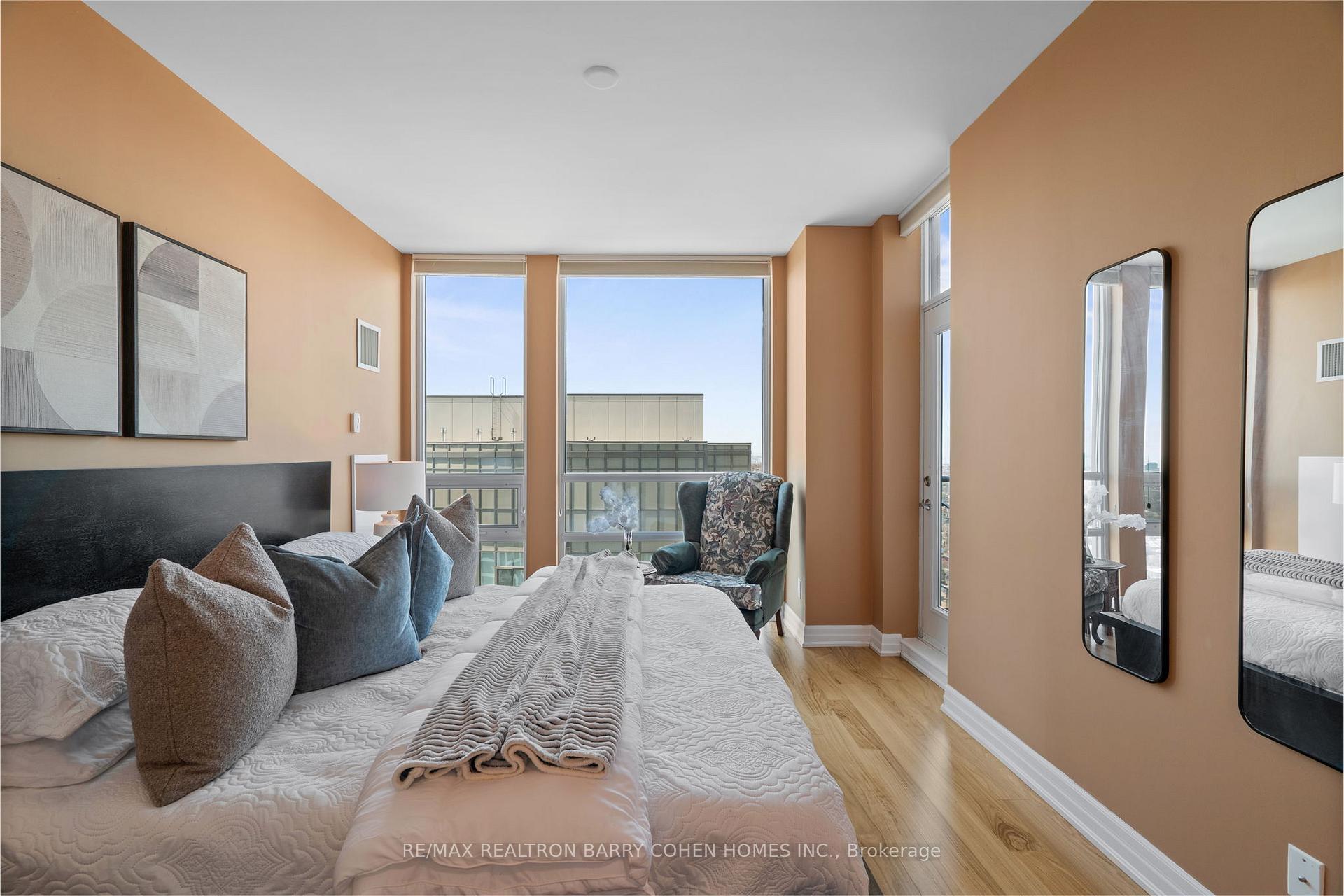 3 Bedrooms Condo at 500 St Clair, Toronto For sale