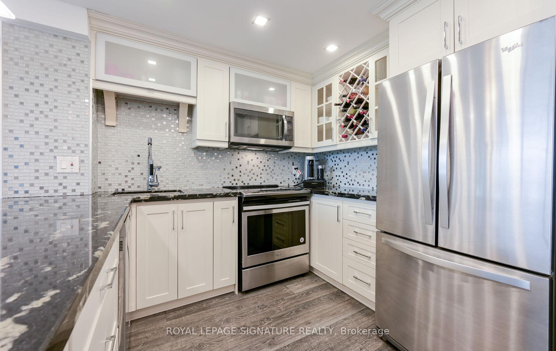 2 Bedrooms Condo at 75 King, Mississauga For sale