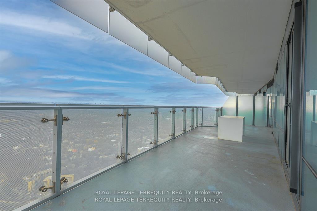 2 Bedrooms Condo at 1 Bloor, Toronto For sale