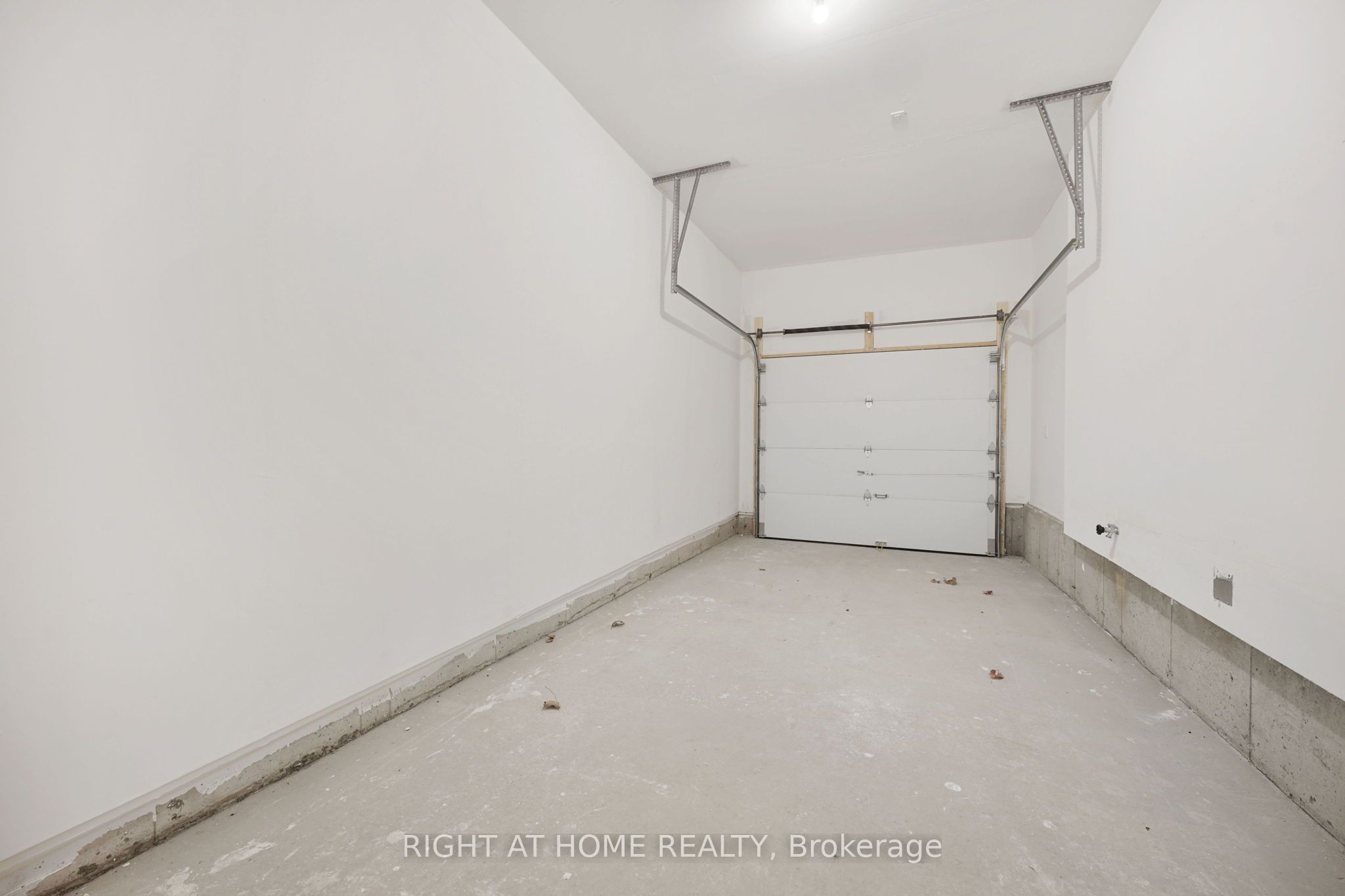 40 Daisy Street, Springwater, ON L9X 2E2