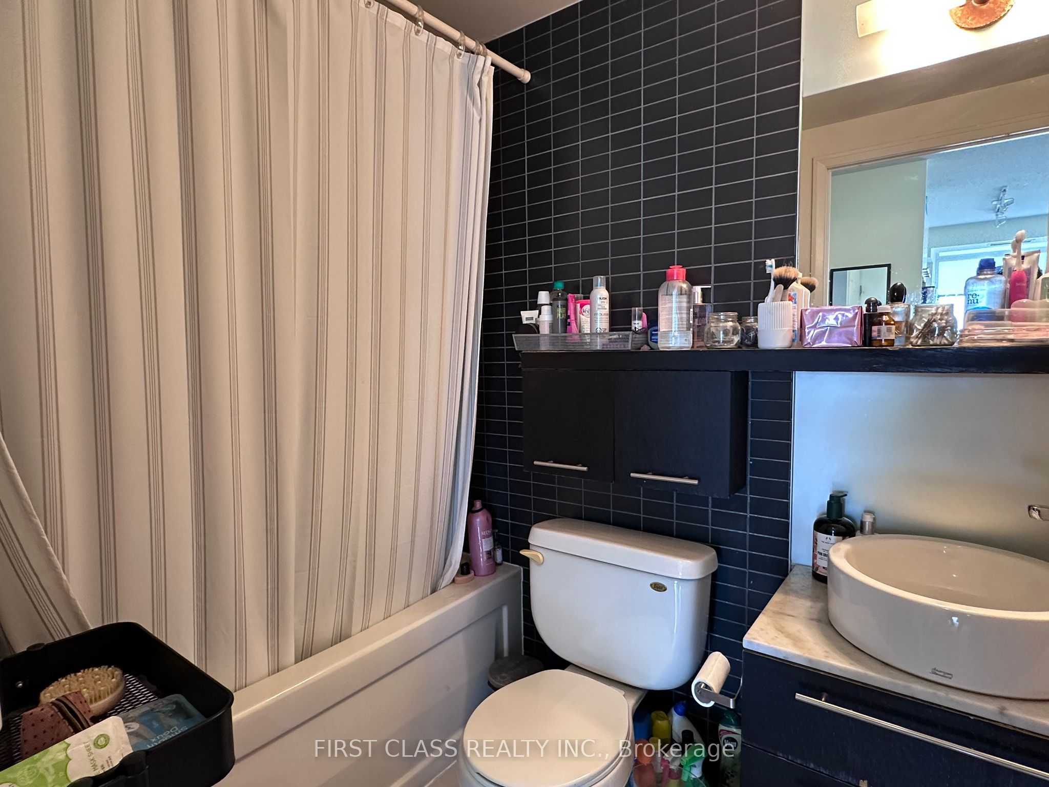 25 Carlton Street, #2609