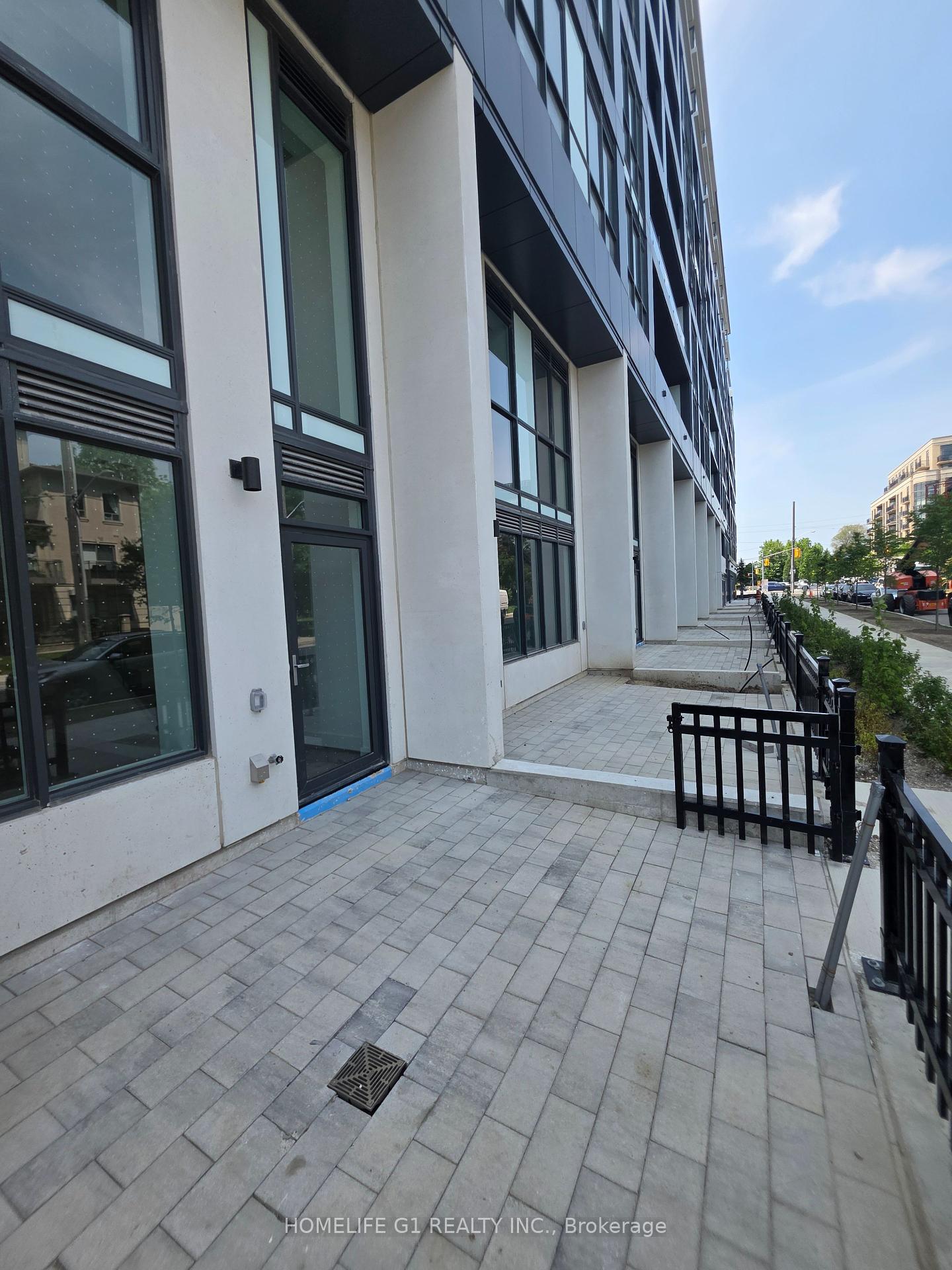 3 Bedrooms Condo at 6 Greenbriar, Toronto For sale