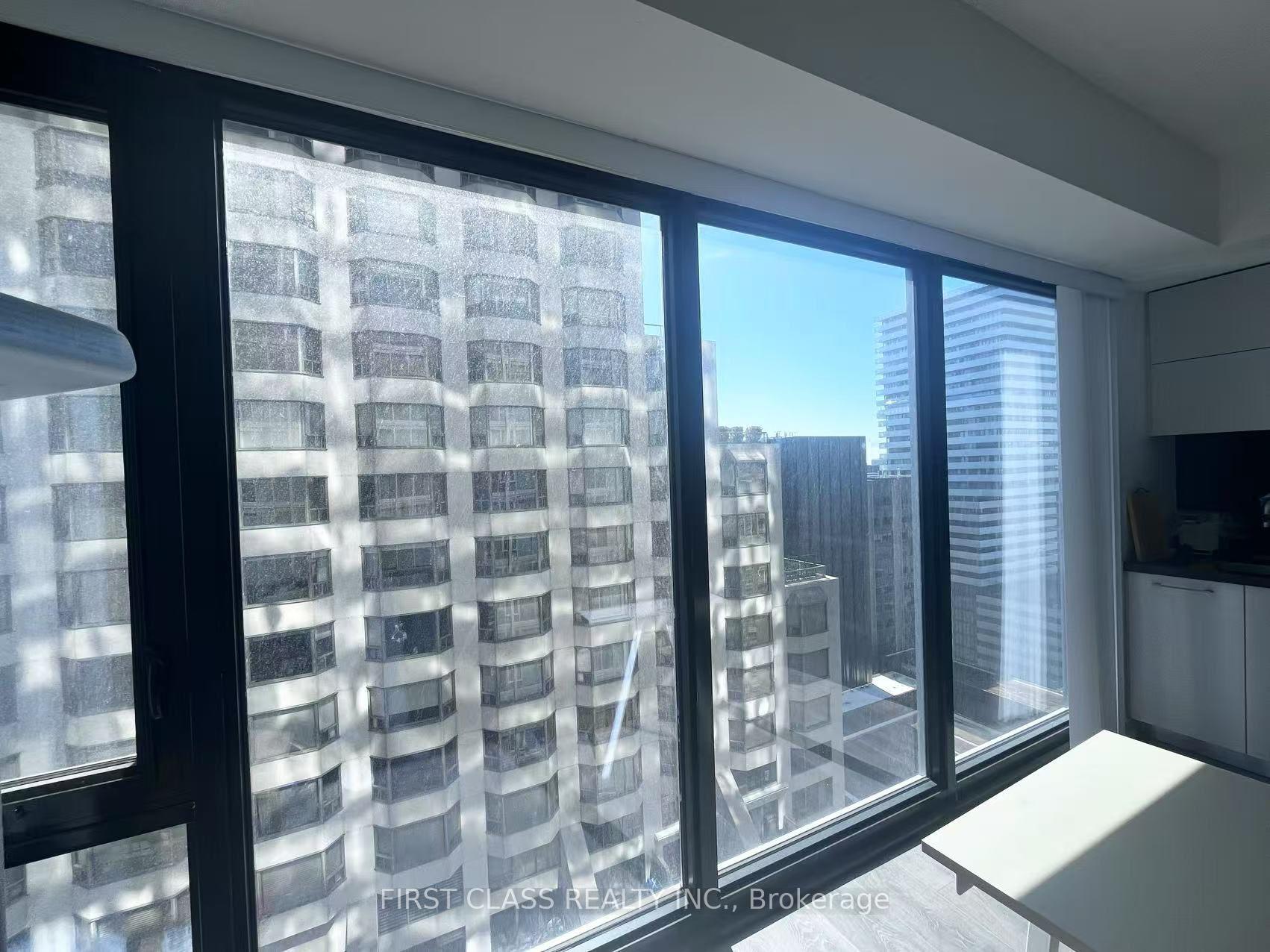 1 Bedroom Condo at 188 Cumberland,  Toronto For sale